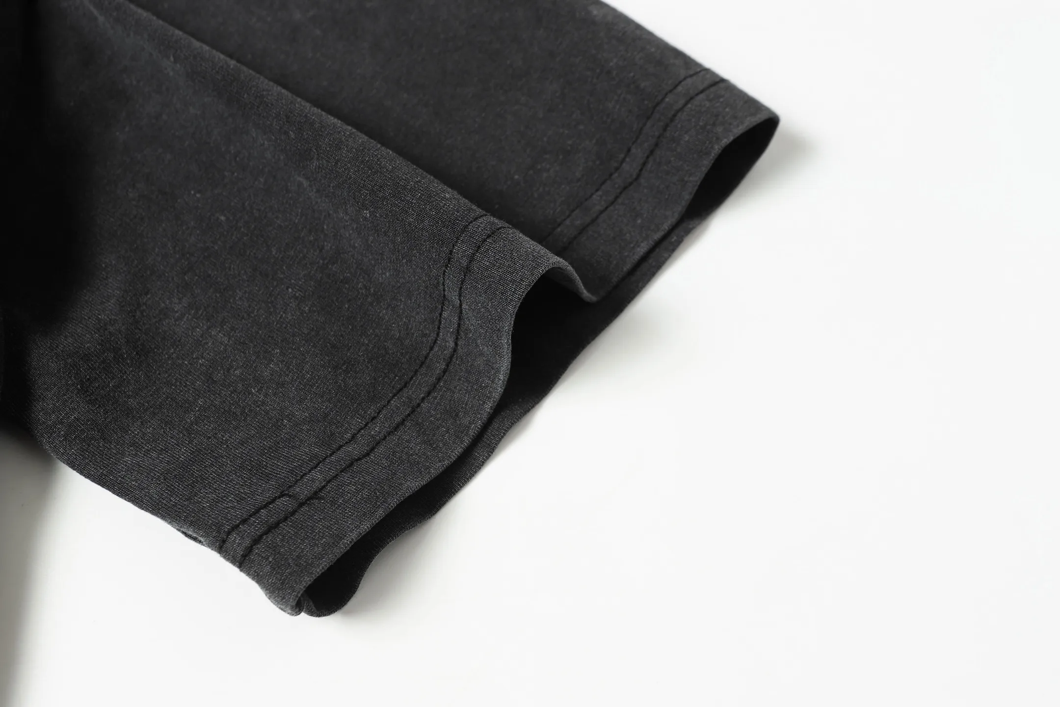 6043#washed black｜P116 Godspeed cross-border American rock and roll street washed retro style short-sleeved T (craft printing) fabric (fabric): 32 count combed double yarn 250g weight size (size): S-M-L-XL color (colour): washed black 👉