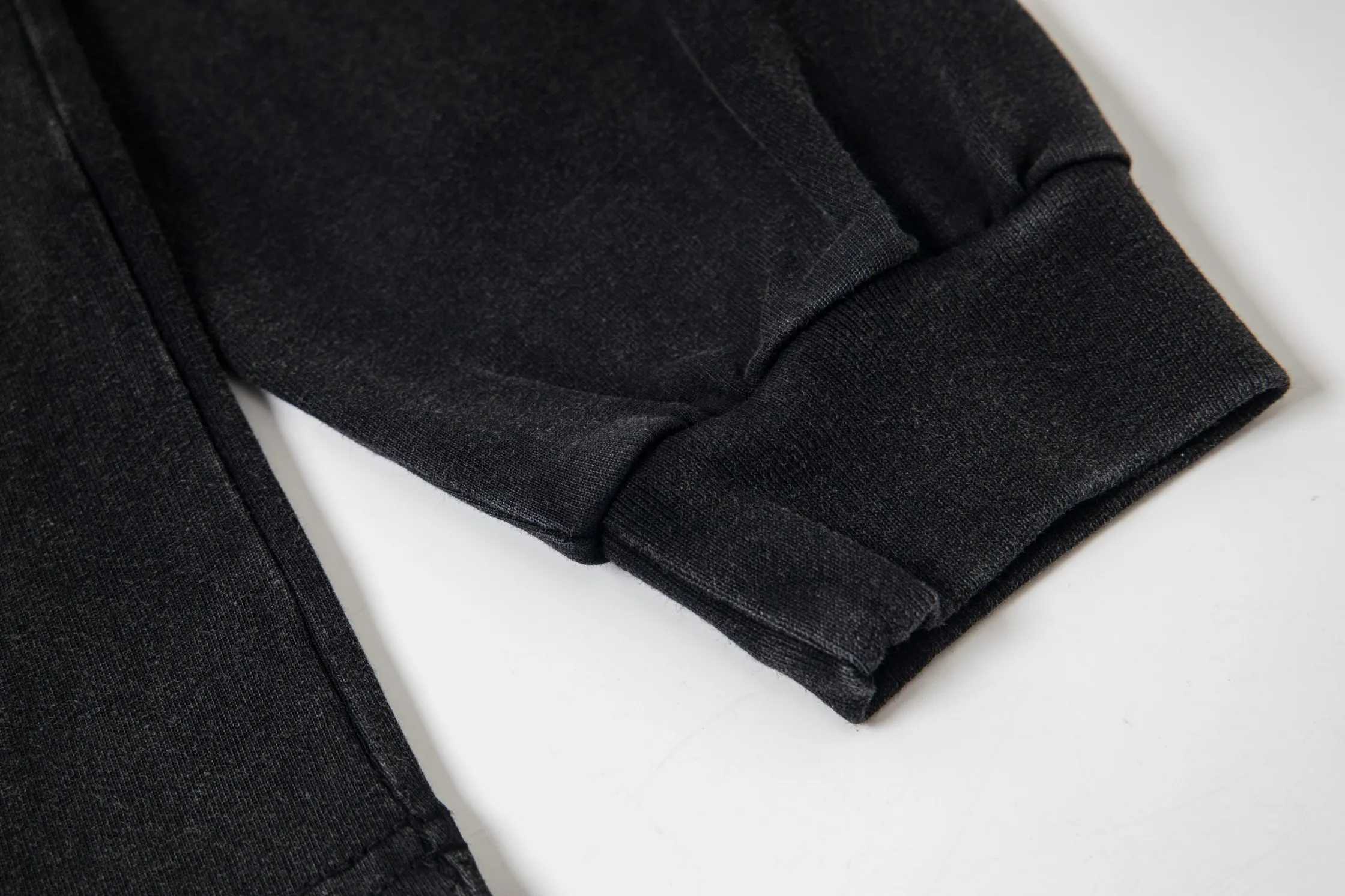 Style number G131 Washed black P156 Apricot white P136 Godspeed 25SS retro washed distressed long-sleeved T-shirt Loose fit Washed black Apricot white S-XL