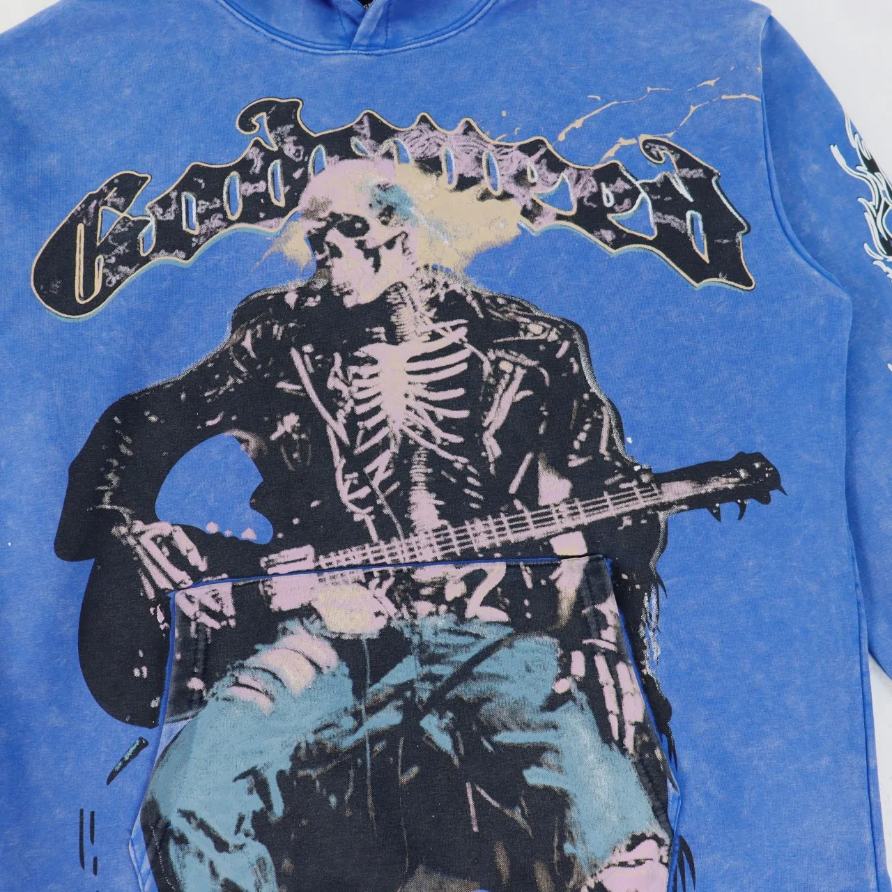 Style number: 5528 Fabric: 420g washed and distressed P196 Real shot Spot Godspeed American fashion rock street retro washed and distressed printed hooded sweatshirt Color: washed black red Size: S M L XL