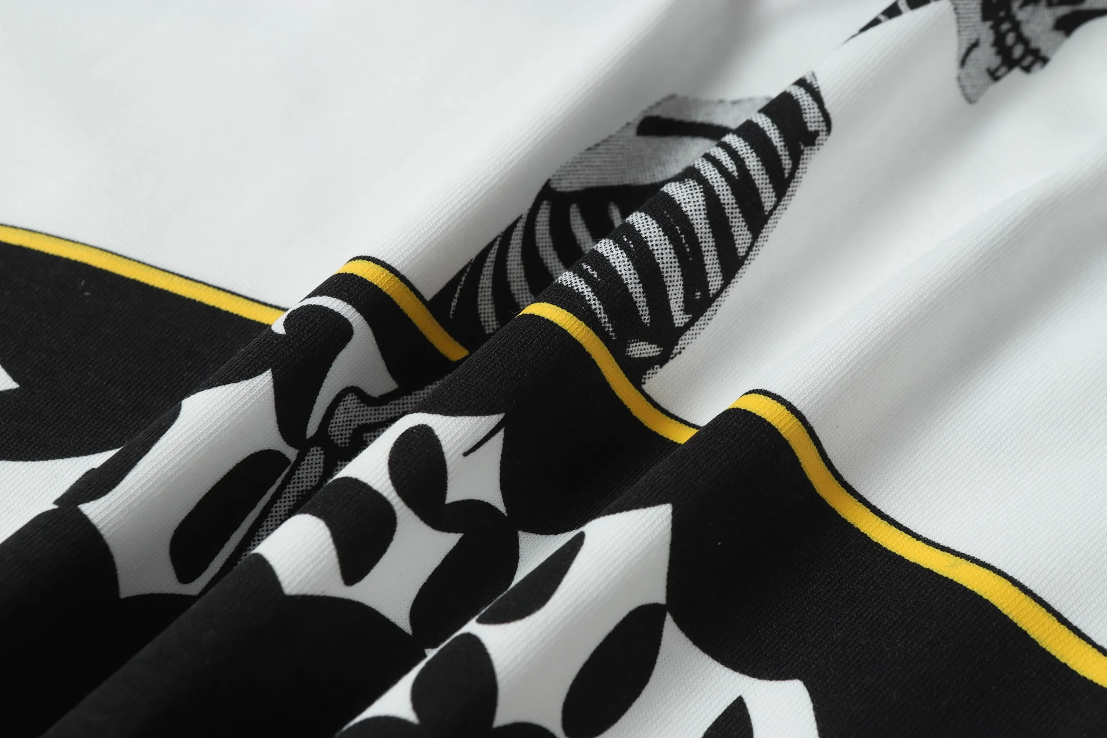 5049#White/Apricot｜P104 Godspeed cross-border American rock and roll street washed retro style short-sleeved T (craft printing) fabric (fabric): 32-count combed double yarn 240 grams weight code number (size): S-M-L-XL color (colour): white, apricot,