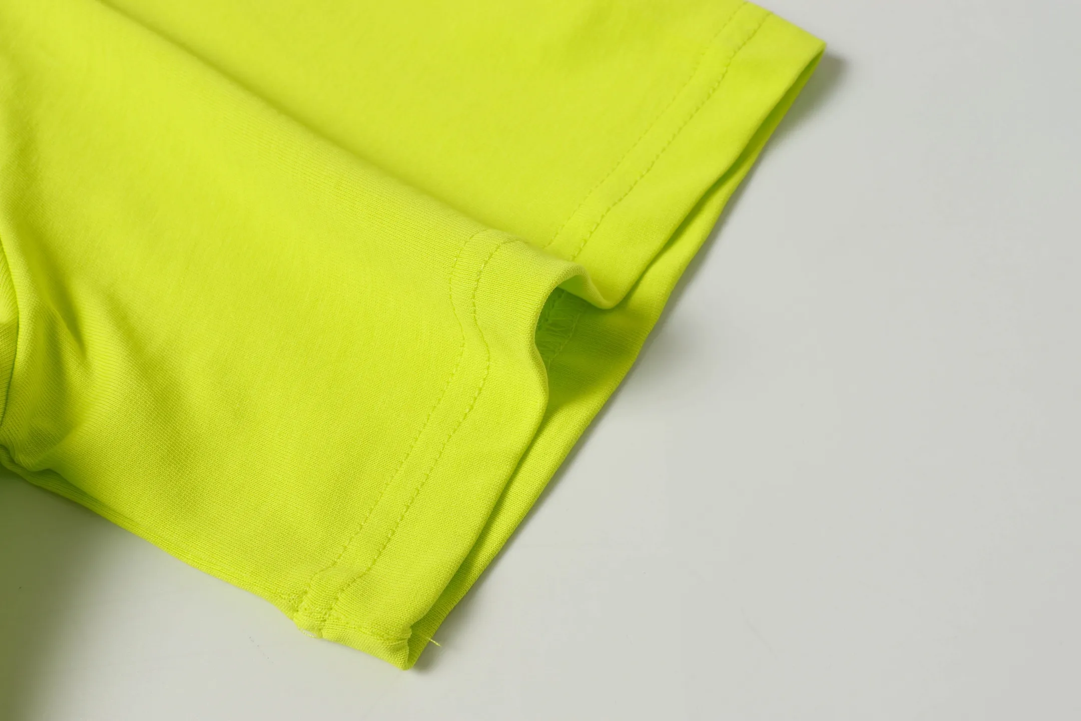 5035# Fluorescent Green｜P104 Godspeed cross-border American rock and roll street washed retro style short-sleeved T (craft printing) fabric (fabric) 32-count combed double yarn 240 grams weight code number (size): S-M-L-XL color (colour): fluorescent green