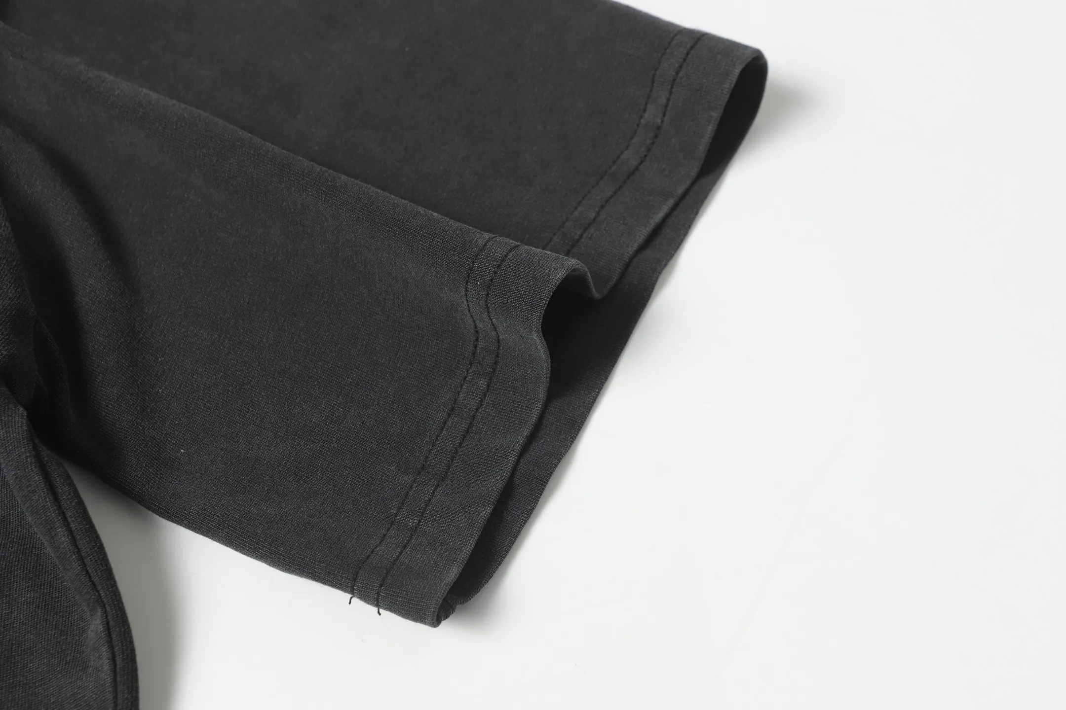 6025# washed black｜P116 Godspeed cross-border American rock and roll street washed retro style short-sleeved T (craft printing) fabric (fabric): 32 count combed double yarn 250 grams weight code (size): S-M-L-XL color (colour): washed black 👉