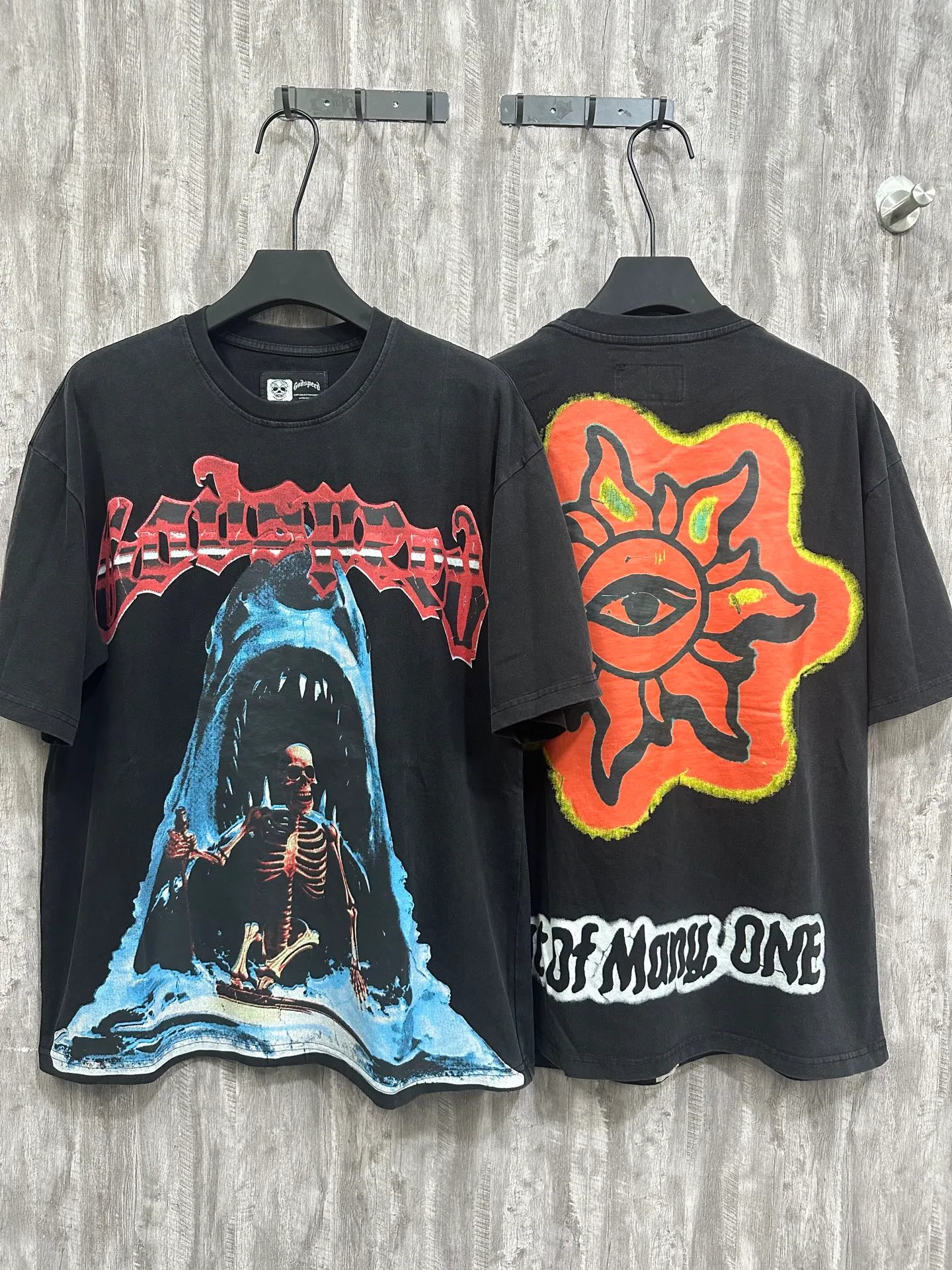 6025# washed black｜P116 Godspeed cross-border American rock and roll street washed retro style short-sleeved T (craft printing) fabric (fabric): 32 count combed double yarn 250 grams weight code (size): S-M-L-XL color (colour): washed black 👉