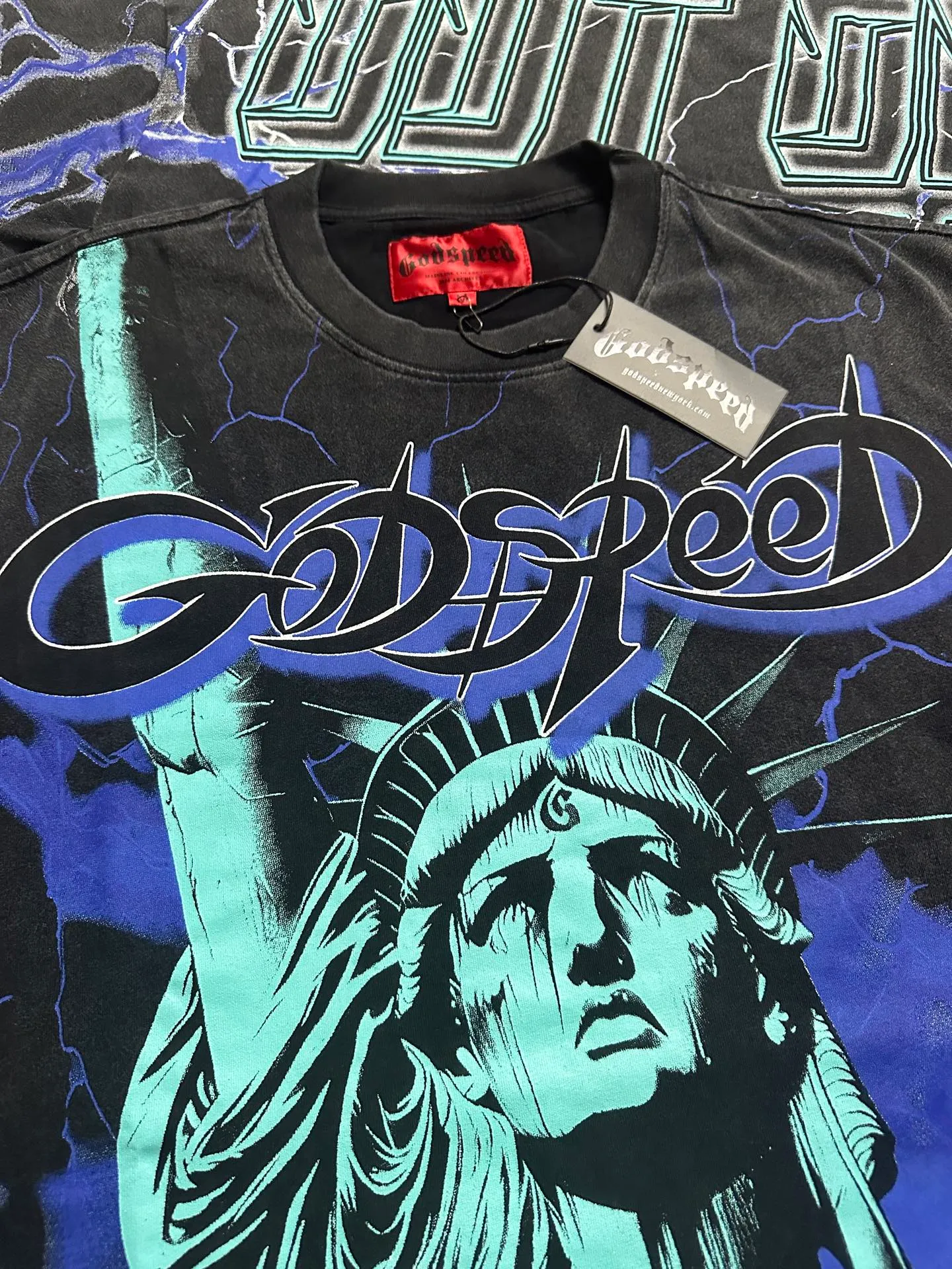6301# Washed black-blue Washed black-yellow Washed black-red P116 Real shot in stock (American fashion niche) Godspeed cross-border American rock street washed retro style short-sleeved T (craft printing) Fabric (fabric): 32 counts combed double yarn 250 grams weight Size (size): S-M-L-XL Color (colour): Washed black-blue