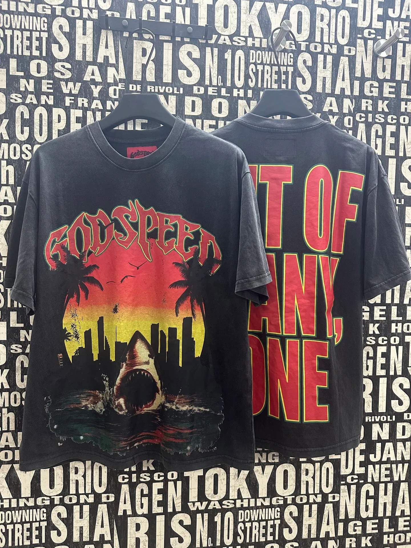 6045# washed black｜P116 Godspeed cross-border American rock and roll street washed retro style short-sleeved T (craft printing) fabric (fabric): 32 count combed double yarn 250 grams weight code (size): S-M-L-XL color (colour): washed black 👉
