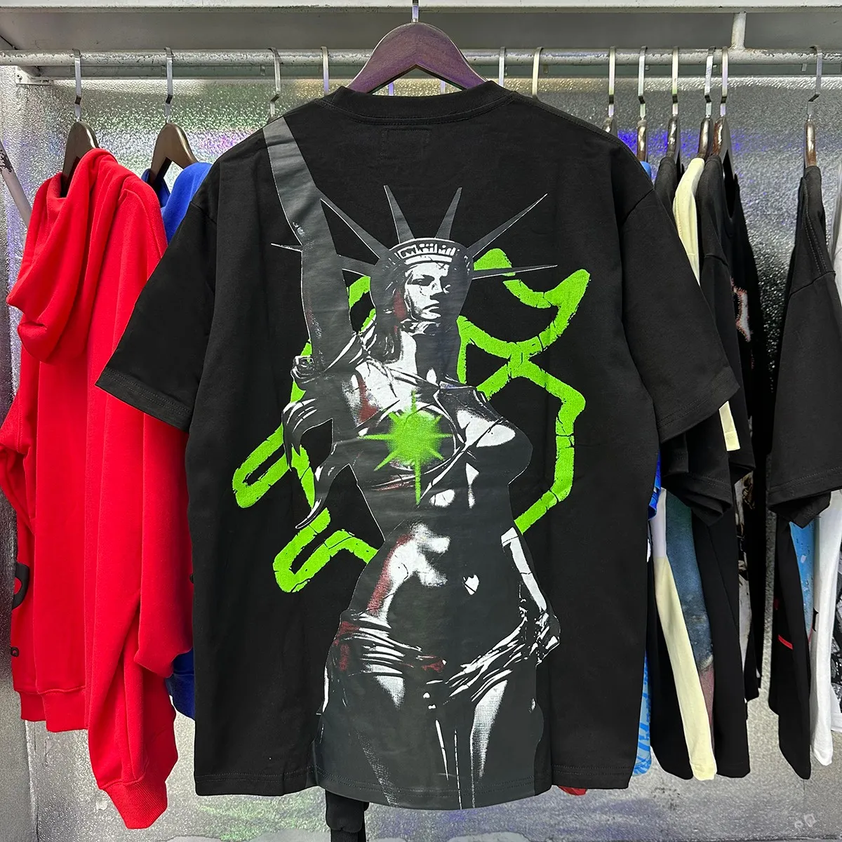 Actual photo, No. 7067, Mechao Godspeed mosaic Statue of Liberty print high quality double yarn pure cotton casual short-sleeved T-shirt batch 110 Color: black, apricot; Size: S M L XL