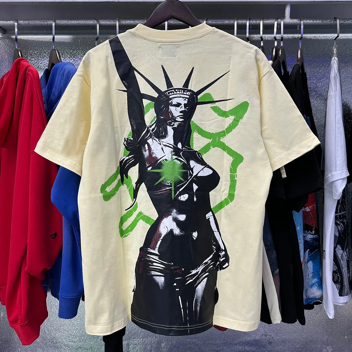 Actual photo, No. 7067, Mechao Godspeed mosaic Statue of Liberty print high quality double yarn pure cotton casual short-sleeved T-shirt batch 110 Color: black, apricot; Size: S M L XL