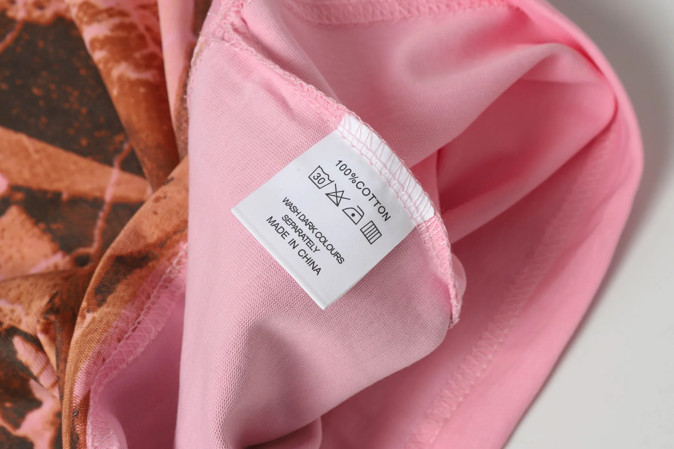 5023#White/Pink｜P104 Godspeed cross-border American rock and roll street washed retro style short-sleeved T (craft printing) fabric (fabric): 32 count combed double yarn 240 grams weight code number (size): S-M-L-XL color (colour): white.pink