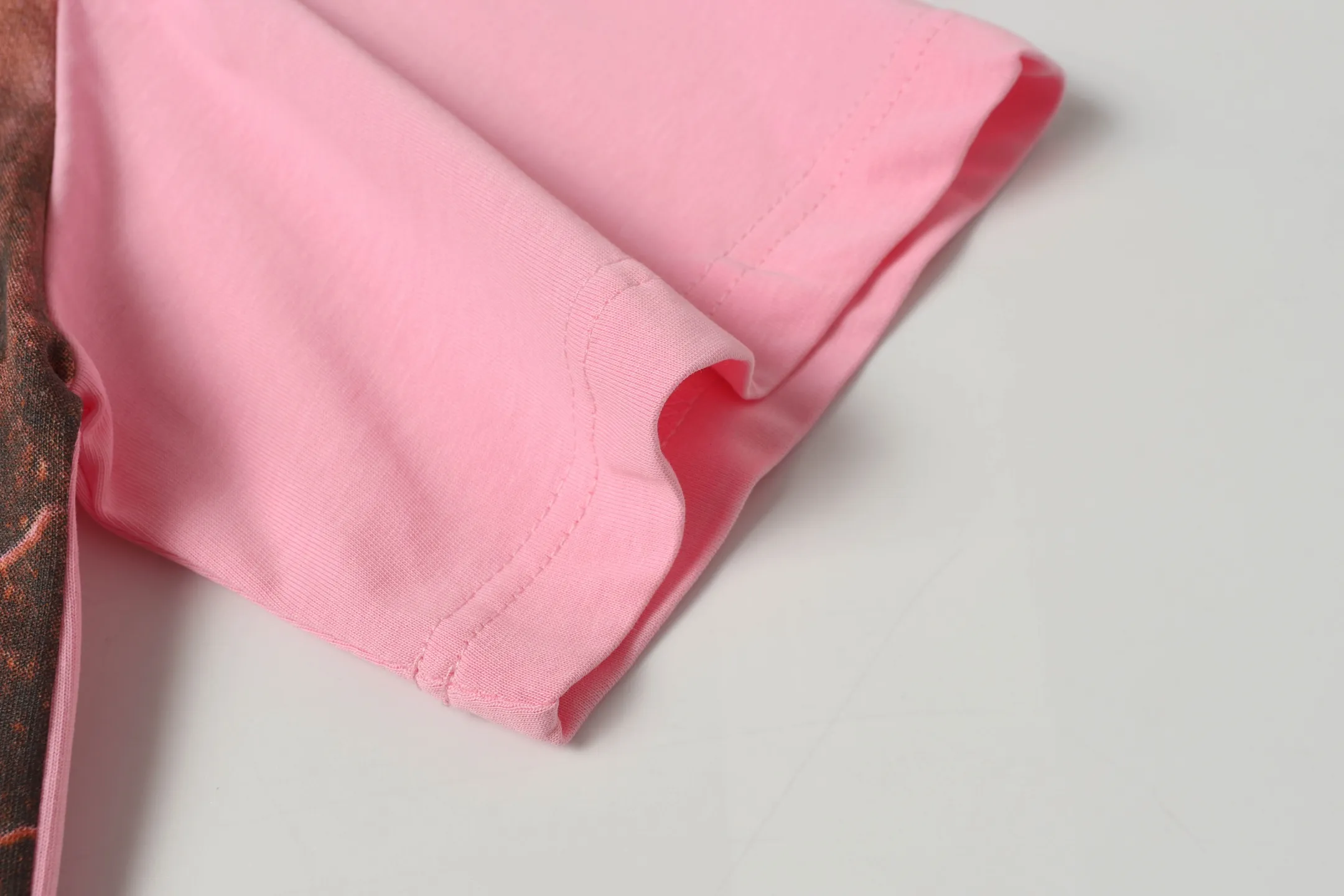5023#White/Pink｜P104 Godspeed cross-border American rock and roll street washed retro style short-sleeved T (craft printing) fabric (fabric): 32 count combed double yarn 240 grams weight code number (size): S-M-L-XL color (colour): white.pink