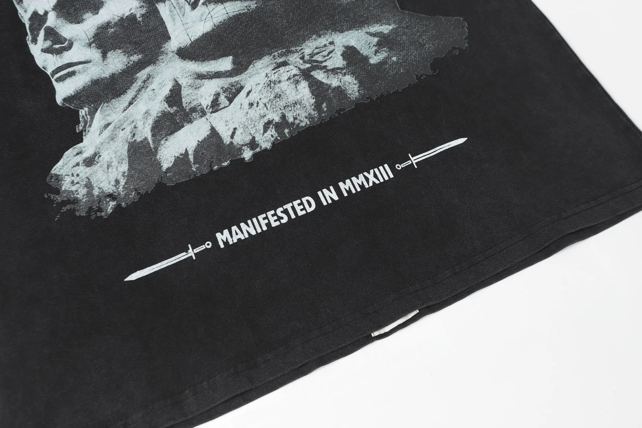 6033# washed black｜P116 Godspeed cross-border American rock and roll street washed retro style short-sleeved T (craft printing) fabric (fabric): 32 count combed double yarn 250 grams weight code (size): S-M-L-XL color (colour): washed black 👉