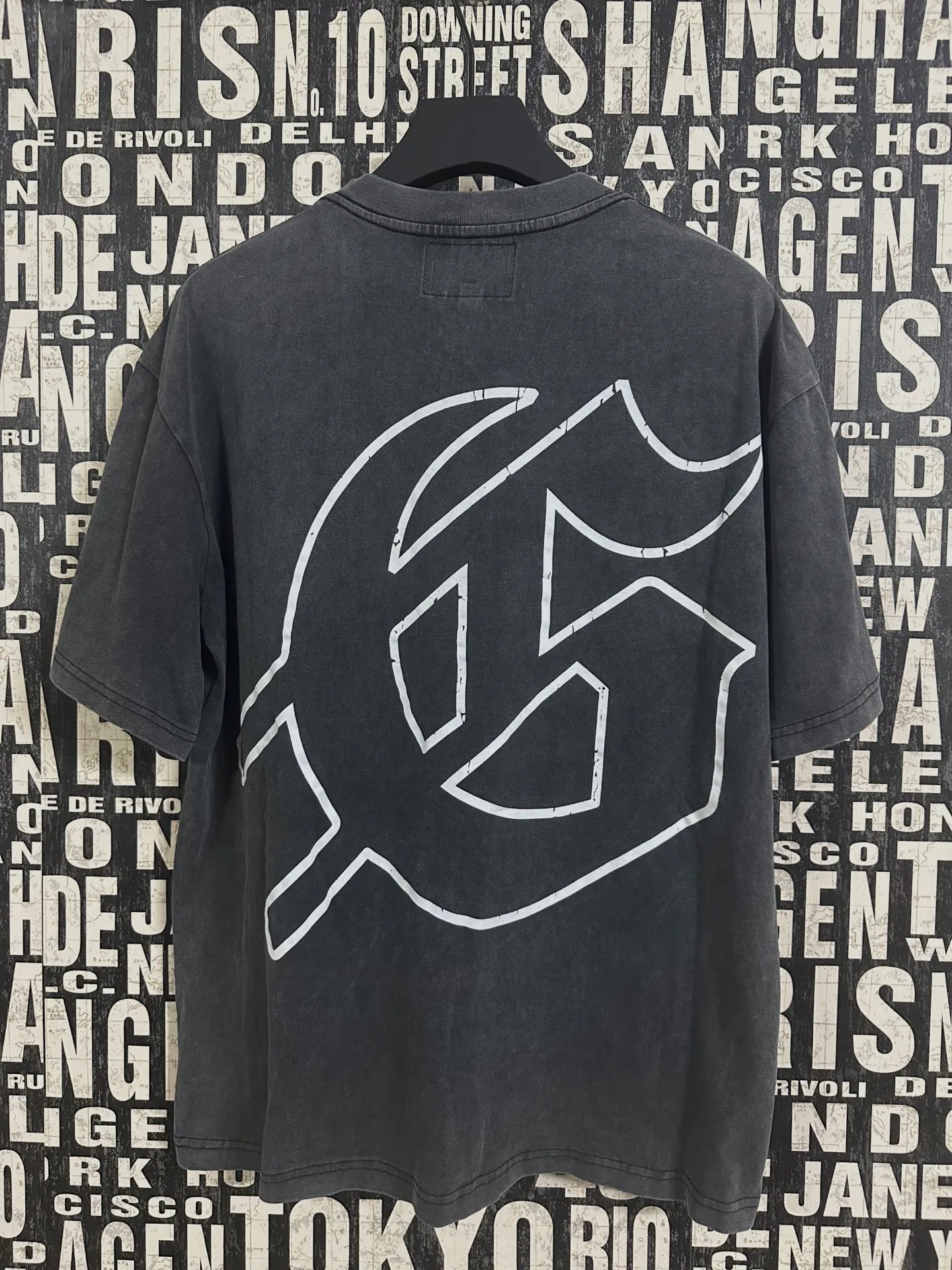 6049# Washed Black｜P116 Godspeed cross-border American rock and roll street washed retro style short-sleeved T (craft print) Fabric (fabric): 32 count combed double yarn 250 grams weight Size (size): S-M-L-XL Color (colour): Washed black 👉