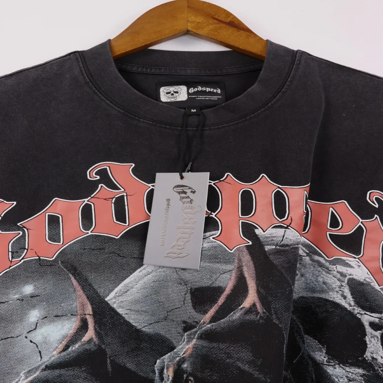 Style No.: 2853 Fabric: 230 grams washed P126 Real shot in stock beautiful trendy Godspeed dog head print washed and distressed high quality double yarn casual round neck short-sleeved T-shirt for men and women Color; washed black washed red Code number: S M L XL