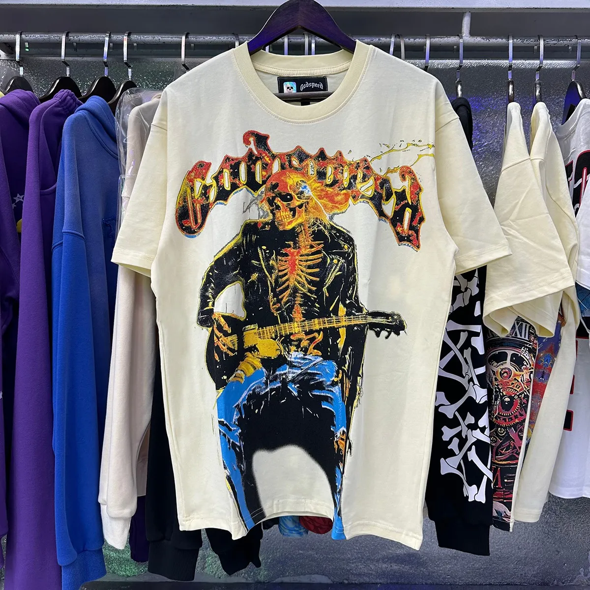 No. 7030, real shot, beautiful Godspeed guitar skull denim print high quality double yarn casual round neck short-sleeved T-shirt batch 110 Color: black, apricot; Size: S M L XL