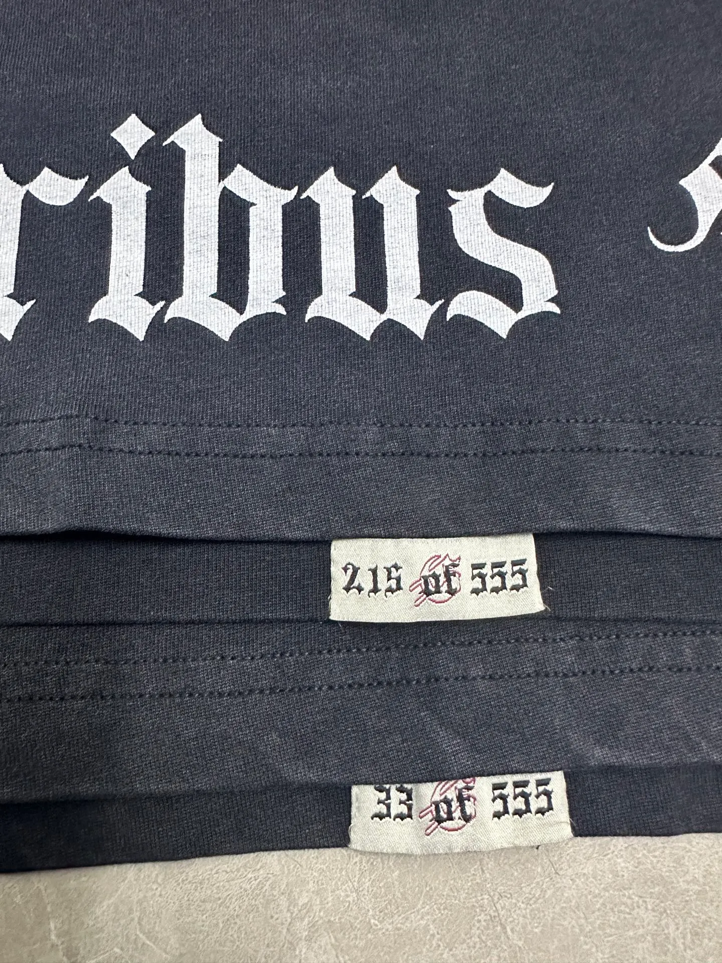 6311# Washed black I P116 Real shot in stock (American fashion niche) (HD picture) Godspeed cross-border American rock street washed retro style short-sleeved T (craft printing) Fabric (fabric): 32 counts combed double yarn 250 grams weight Size (size): S-M-L-XL Color (colour): Washed black