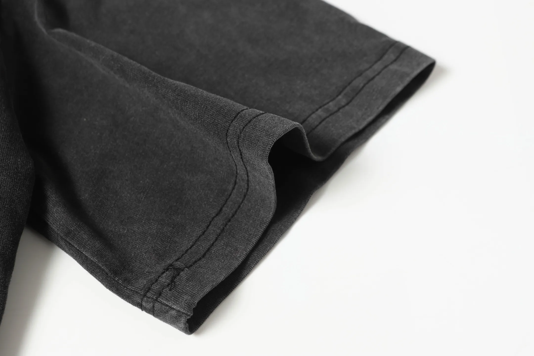 6040# washed black｜P116 Godspeed cross-border American rock and roll street washed retro style short-sleeved T (craft printing) fabric (fabric): 32 count combed double yarn 250 grams weight code (size): S-M-L-XL color (colour): washed black 👉