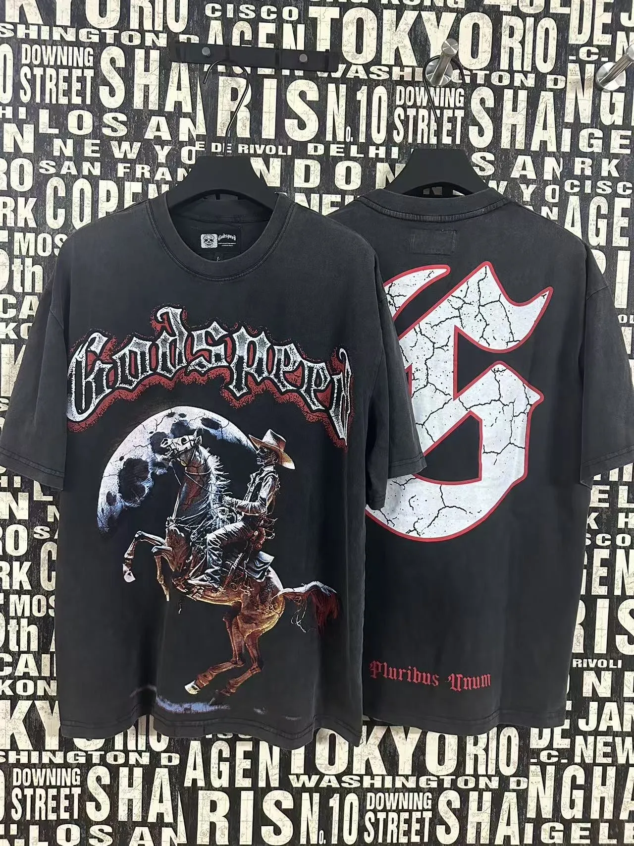 6040# washed black｜P116 Godspeed cross-border American rock and roll street washed retro style short-sleeved T (craft printing) fabric (fabric): 32 count combed double yarn 250 grams weight code (size): S-M-L-XL color (colour): washed black 👉