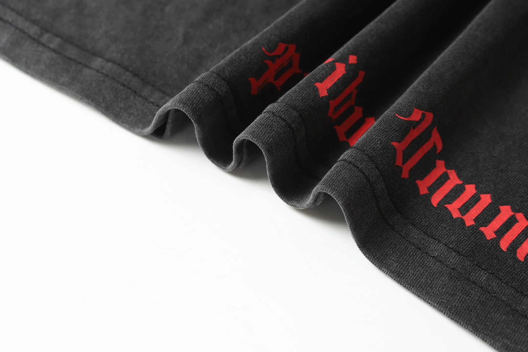 6040# washed black｜P116 Godspeed cross-border American rock and roll street washed retro style short-sleeved T (craft printing) fabric (fabric): 32 count combed double yarn 250 grams weight code (size): S-M-L-XL color (colour): washed black 👉