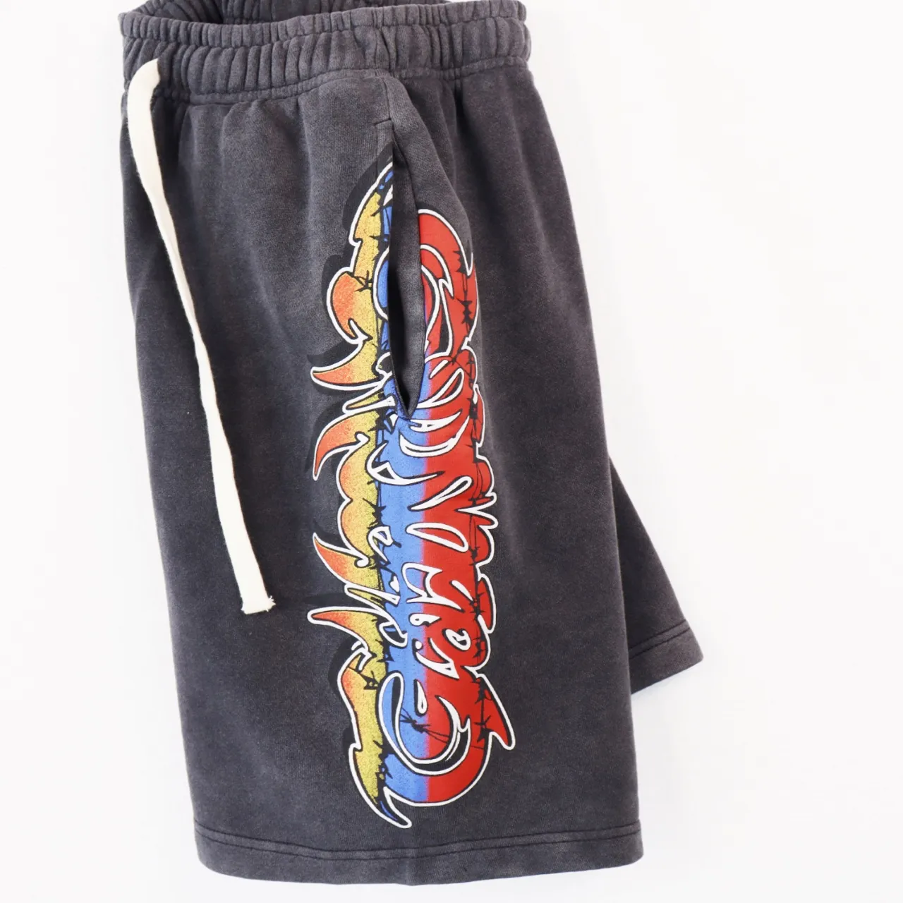 💰150 Style number: BR 8773 Fabric: 380g washed, real shot, beautiful and fashionable Godspeed printed high quality double yarn casual fashion brand washed distressed shorts Color; washed black, washed blue, code number: S M L XL