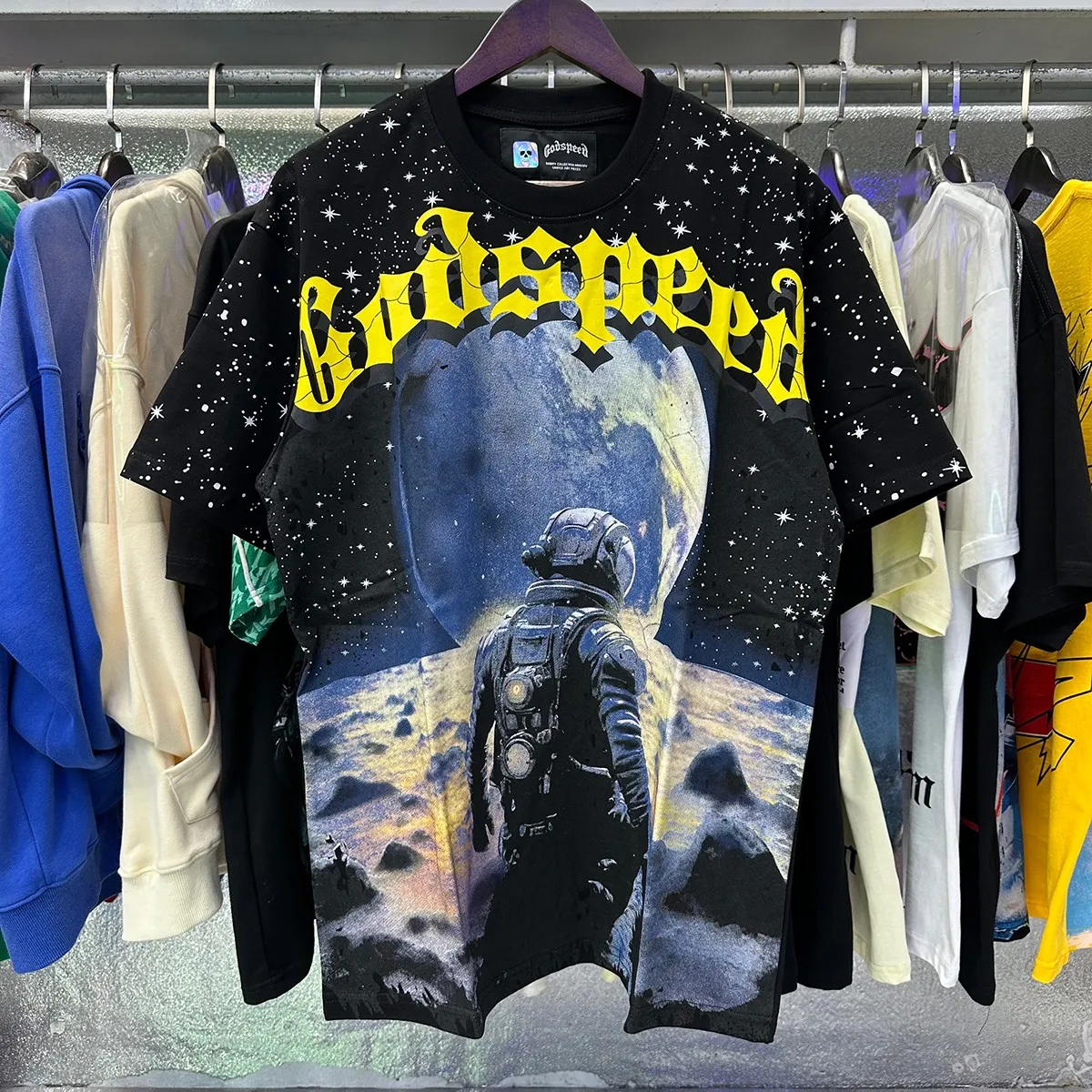 Actual photo, No. 7072, Mechao Godspeed astronaut Earth starry print high quality double yarn pure cotton casual short-sleeved T-shirt batch 110 Color: black and red, apricot, black and yellow