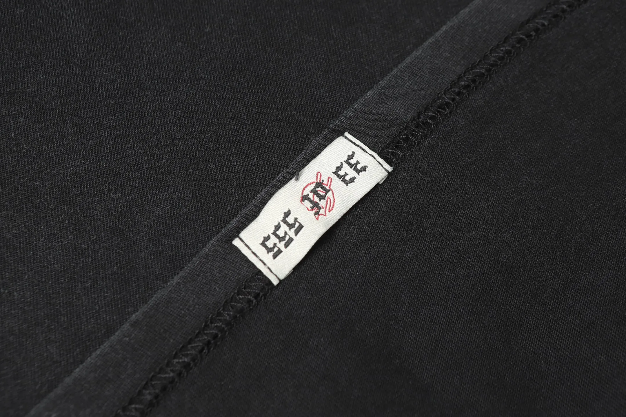 6008#washed black｜P116 Godspeed cross-border American rock and roll street washed retro style short-sleeved T (craft printing) fabric (fabric): 32 count combed double yarn 250g weight size (size): S-M-L-XL color (colour): washed black 👉