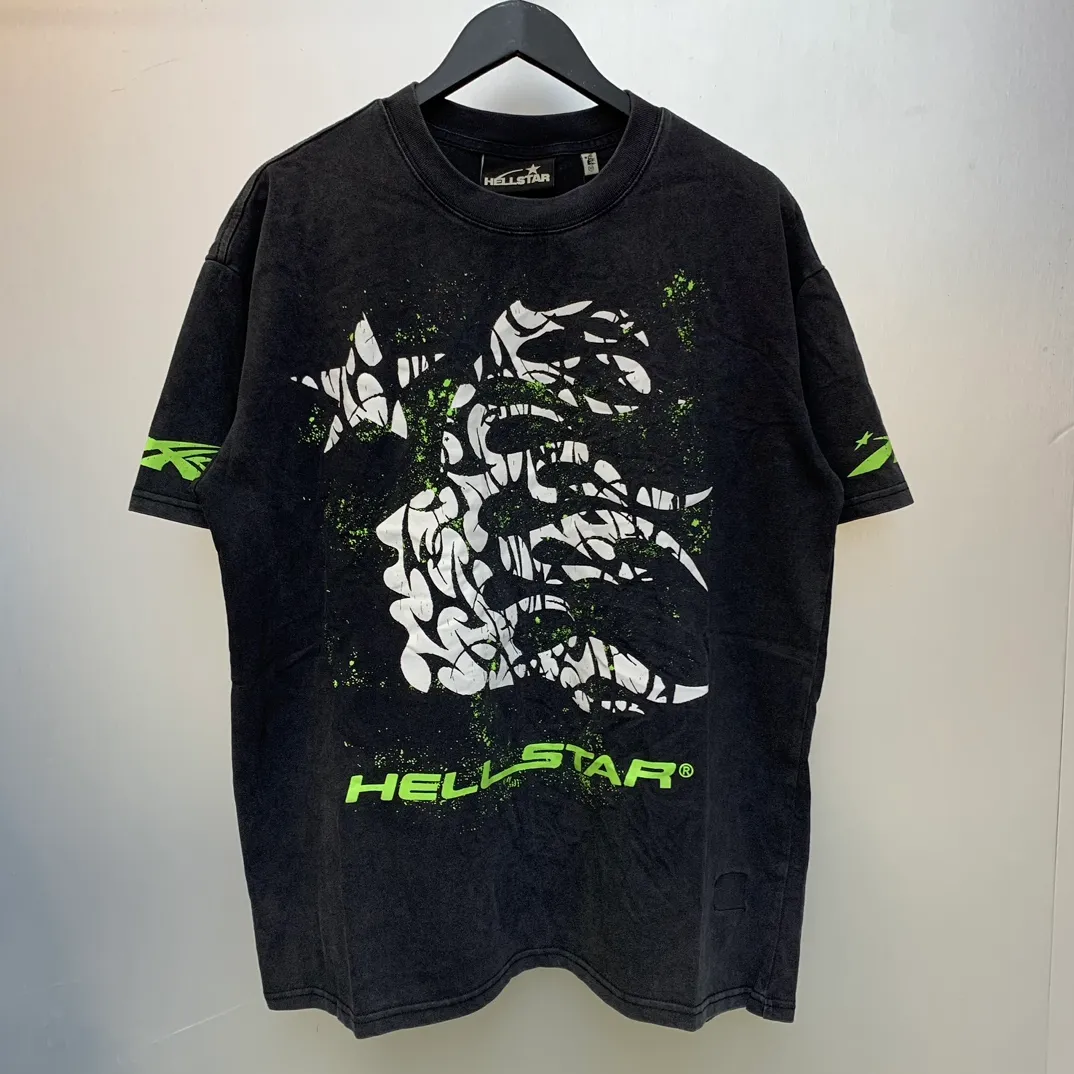 P126 HELLSTAR THORN T-SHIRT short-sleeved T-shirt, the new hot beauty trend Hellstar!  Standard beauty and trendy workmanship, original customization (fabric, pattern, printing, hang tag, main mark, etc.), exaggerated style, explosive style, dare to break through tradition, bring adventurous new fashion experience!   YoungBoy, the most popular rapper in the youth circle, has shot a lot of models for him, and celebrities such as Dababy and Swae Lee frequently get dressed!  color: black Size: S, M, L, XL