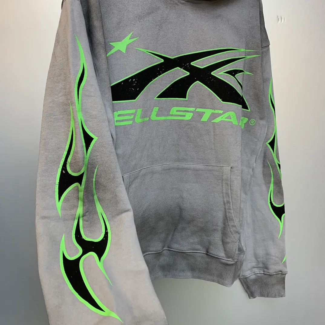P240 Hellstar Hooded Sweatshirt Fashion brand pure cotton washed and distressed sweatshirt hoodie The new hot trendy Hellstar!  Standard beauty and trendy workmanship, original customization (fabric, pattern, printing, hang tag, main mark, etc.), exaggerated style, explosive style, dare to break through tradition, bring adventurous new fashion experience!   YoungBoy, the most popular rapper in the youth circle, has shot a lot of models for him, and celebrities such as Dababy and Swae Lee frequently get dressed!  color: gray Size: S, M, L, XL