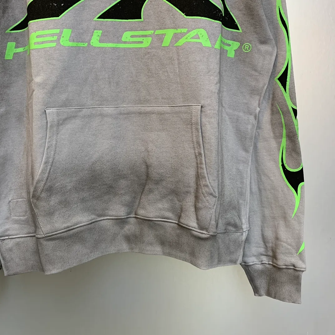 P240 Hellstar Hooded Sweatshirt Fashion brand pure cotton washed and distressed sweatshirt hoodie The new hot trendy Hellstar!  Standard beauty and trendy workmanship, original customization (fabric, pattern, printing, hang tag, main mark, etc.), exaggerated style, explosive style, dare to break through tradition, bring adventurous new fashion experience!   YoungBoy, the most popular rapper in the youth circle, has shot a lot of models for him, and celebrities such as Dababy and Swae Lee frequently get dressed!  color: gray Size: S, M, L, XL