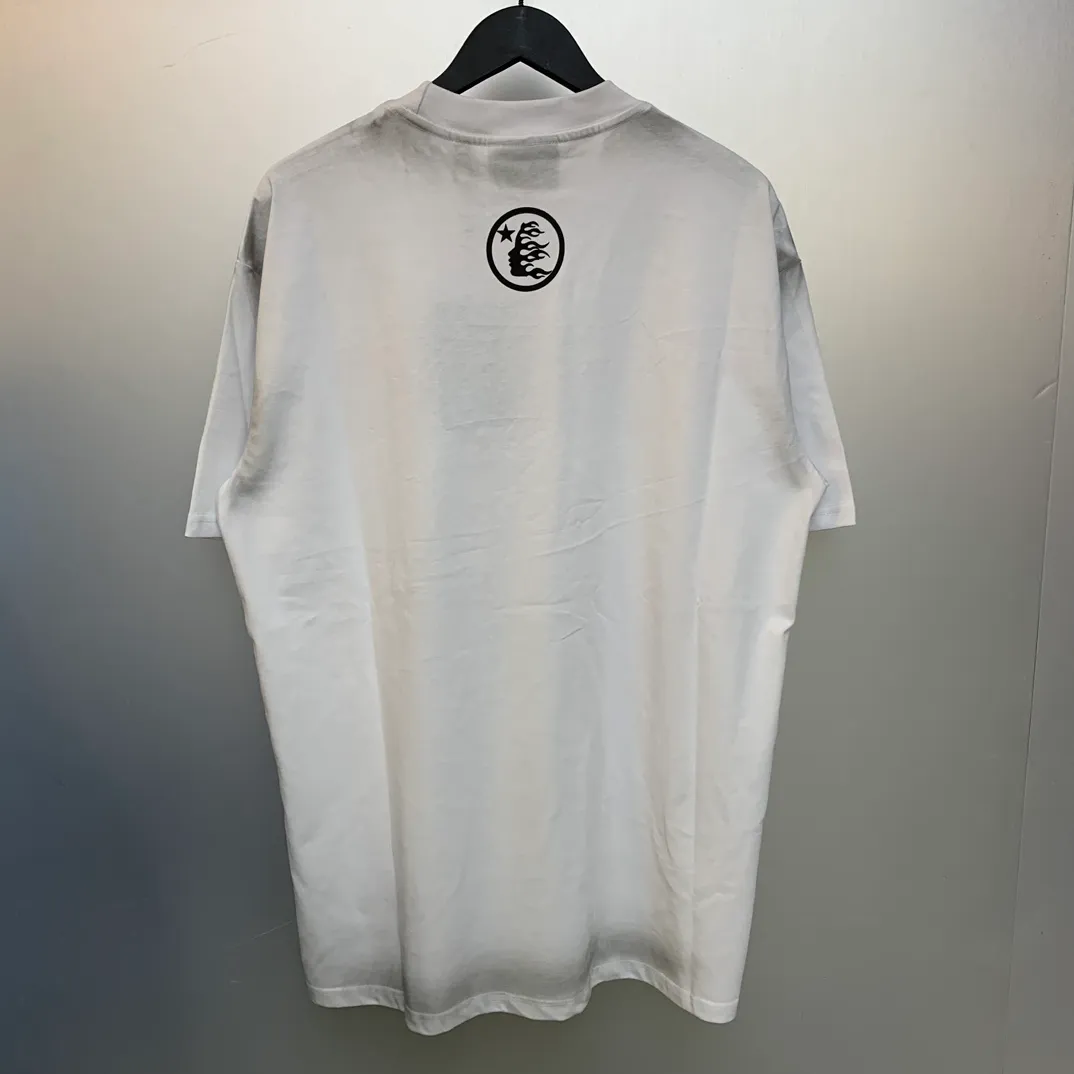P126 HELLSTAR BOX LOGO T-SHIRT Spray Ma Liu T-shirt short sleeves, the new hot beauty trend Hellstar!  Standard beauty and trendy workmanship, original customization (fabric, pattern, printing, hang tag, main mark, etc.), exaggerated style, explosive style, dare to break through tradition, bring adventurous new fashion experience!  YoungBoy, the most popular rapper in the youth circle, has shot a lot of models for him, and celebrities such as Dababy and Swae Lee frequently get dressed!  color: white Size: S, M, L, XL