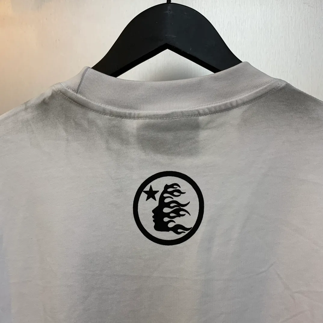 P126 HELLSTAR BOX LOGO T-SHIRT Spray Ma Liu T-shirt short sleeves, the new hot beauty trend Hellstar!  Standard beauty and trendy workmanship, original customization (fabric, pattern, printing, hang tag, main mark, etc.), exaggerated style, explosive style, dare to break through tradition, bring adventurous new fashion experience!  YoungBoy, the most popular rapper in the youth circle, has shot a lot of models for him, and celebrities such as Dababy and Swae Lee frequently get dressed!  color: white Size: S, M, L, XL