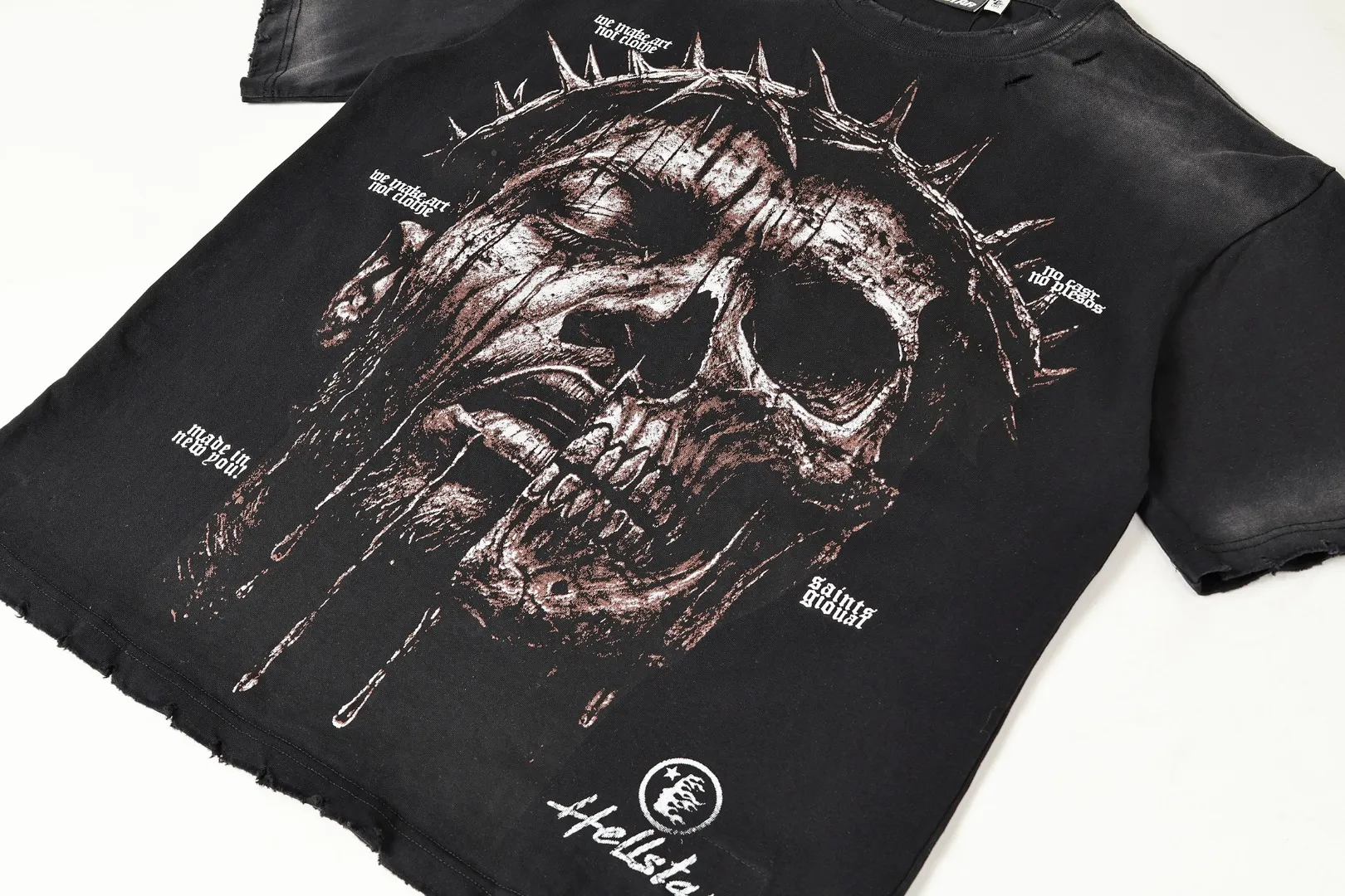 P134 Hellstar/Hellstar (actual shot) Craftsmanship: Washed and sprayed + holes + the whole piece is washed and hand-worn Cross-border European and American style street brand pure cotton T-shirt Fabric (fabric): 32 pieces of 250g washed and combed double yarn pure cotton Size (size): S-M- L- X L Color (colour): Washed black 👉