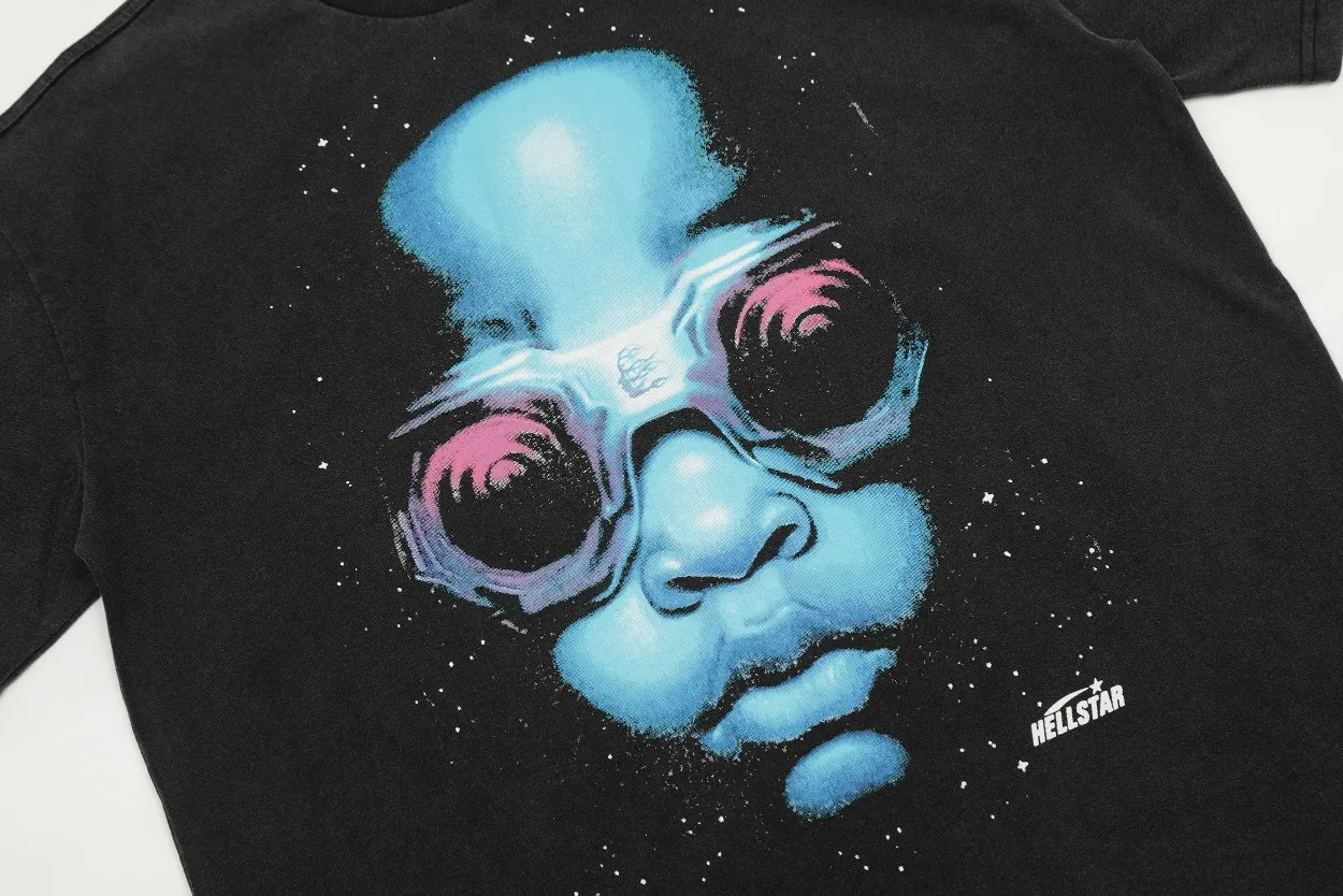 P134 Hellstar Studios Goggles Short Sleeve Tee Shirt Washed Black Short Sleeve T-shirt The new hot beauty trend Hellstar!  Standard beauty and trendy workmanship, original customization (fabric, pattern, printing, hang tag, main mark, etc.), exaggerated style, explosive style, dare to break through tradition, bring adventurous new fashion experience!  YoungBoy, the most popular rapper in the youth circle, has shot a lot of models for him, and celebrities such as Dababy and Swae Lee frequently get dressed!  color: Vintage Black (washed black) size: S, M, L, XL