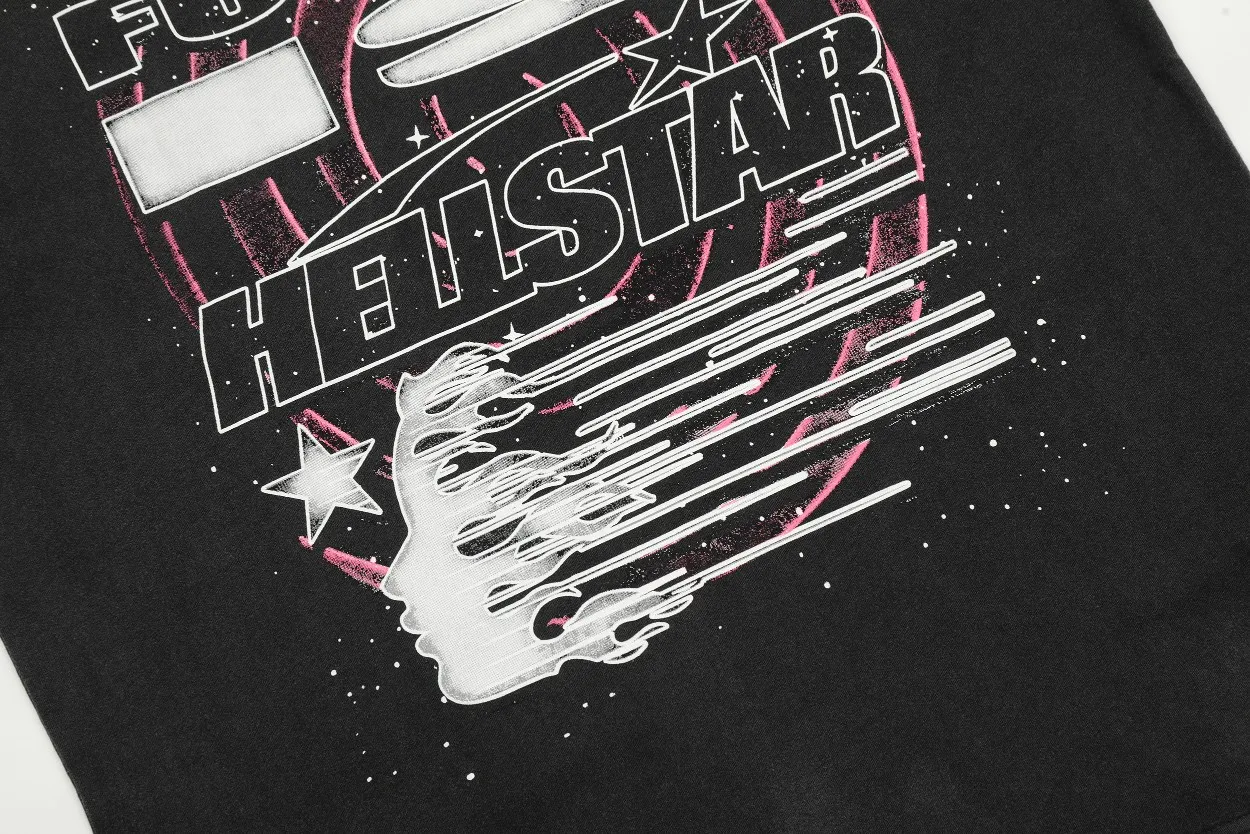 P134 Hellstar Studios Goggles Short Sleeve Tee Shirt Washed Black Short Sleeve T-shirt The new hot beauty trend Hellstar!  Standard beauty and trendy workmanship, original customization (fabric, pattern, printing, hang tag, main mark, etc.), exaggerated style, explosive style, dare to break through tradition, bring adventurous new fashion experience!  YoungBoy, the most popular rapper in the youth circle, has shot a lot of models for him, and celebrities such as Dababy and Swae Lee frequently get dressed!  color: Vintage Black (washed black) size: S, M, L, XL