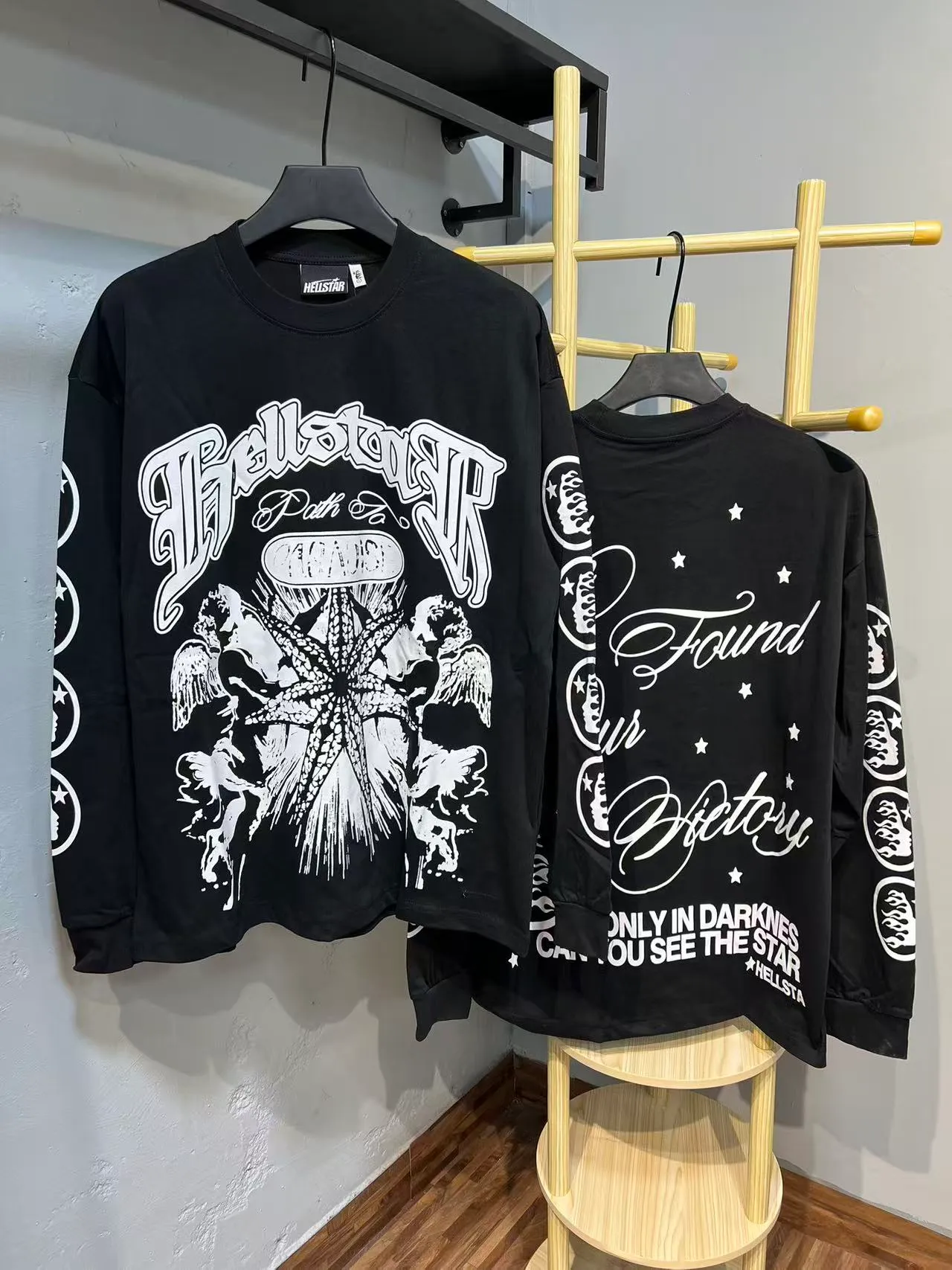 P140 Real-stock Hellstar Cross-border European and American style/street fashion brand pure cotton long-sleeved T-shirt Fabric (fabric): High-density 26-count 270-gram heavy combed double yarn pure cotton Size (size): S-M- L- X L Color (colour): Active black/ivory white 👉