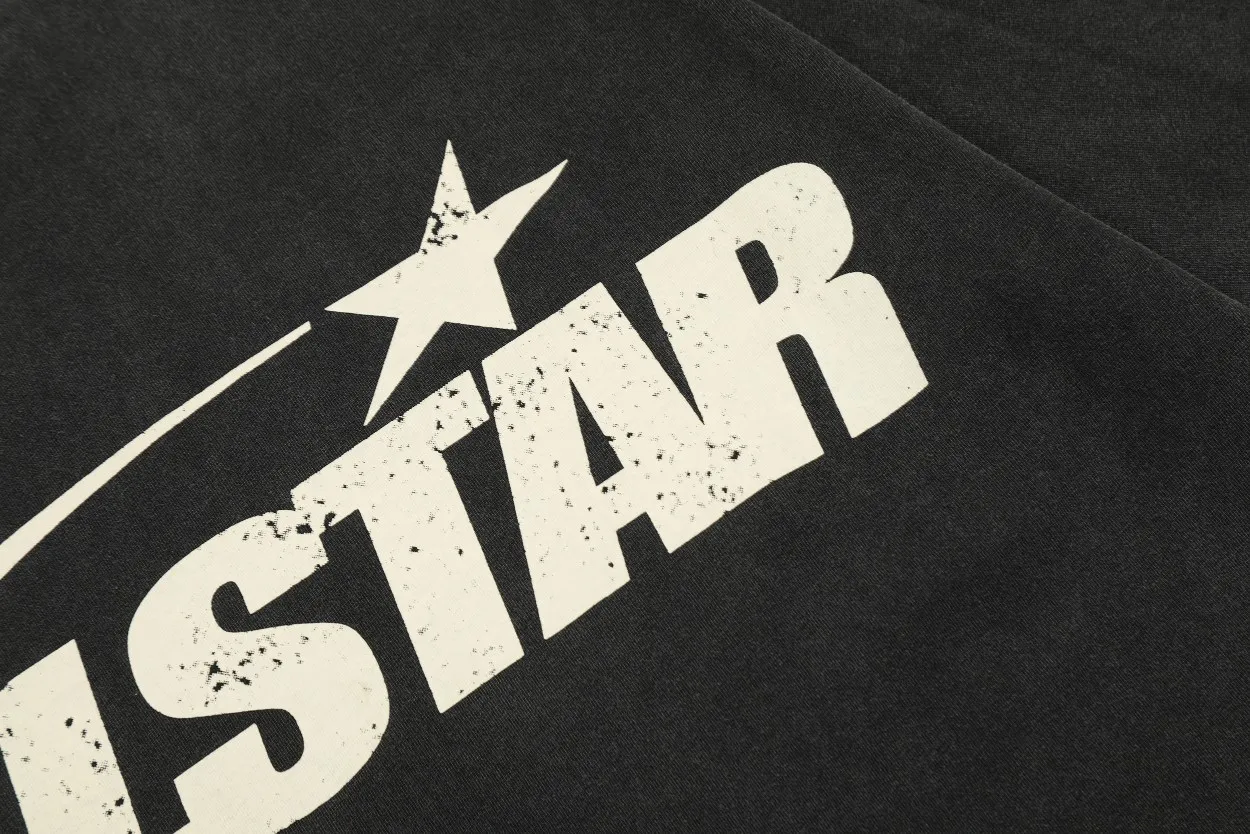 P126 Hellstar Studios Classic Logo Short Sleeve Tee Shirt Washed Black Short Sleeve T-shirt The new hot beauty trend Hellstar!  Standard beauty and trendy workmanship, original customization (fabric, pattern, printing, hang tag, main mark, etc.), exaggerated style, explosive style, dare to break through tradition, bring adventurous new fashion experience!  YoungBoy, the most popular rapper in the youth circle, has shot a lot of models for him, and celebrities such as Dababy and Swae Lee frequently get dressed!  color: Vintage Black (washed black) size: S, M, L, XL