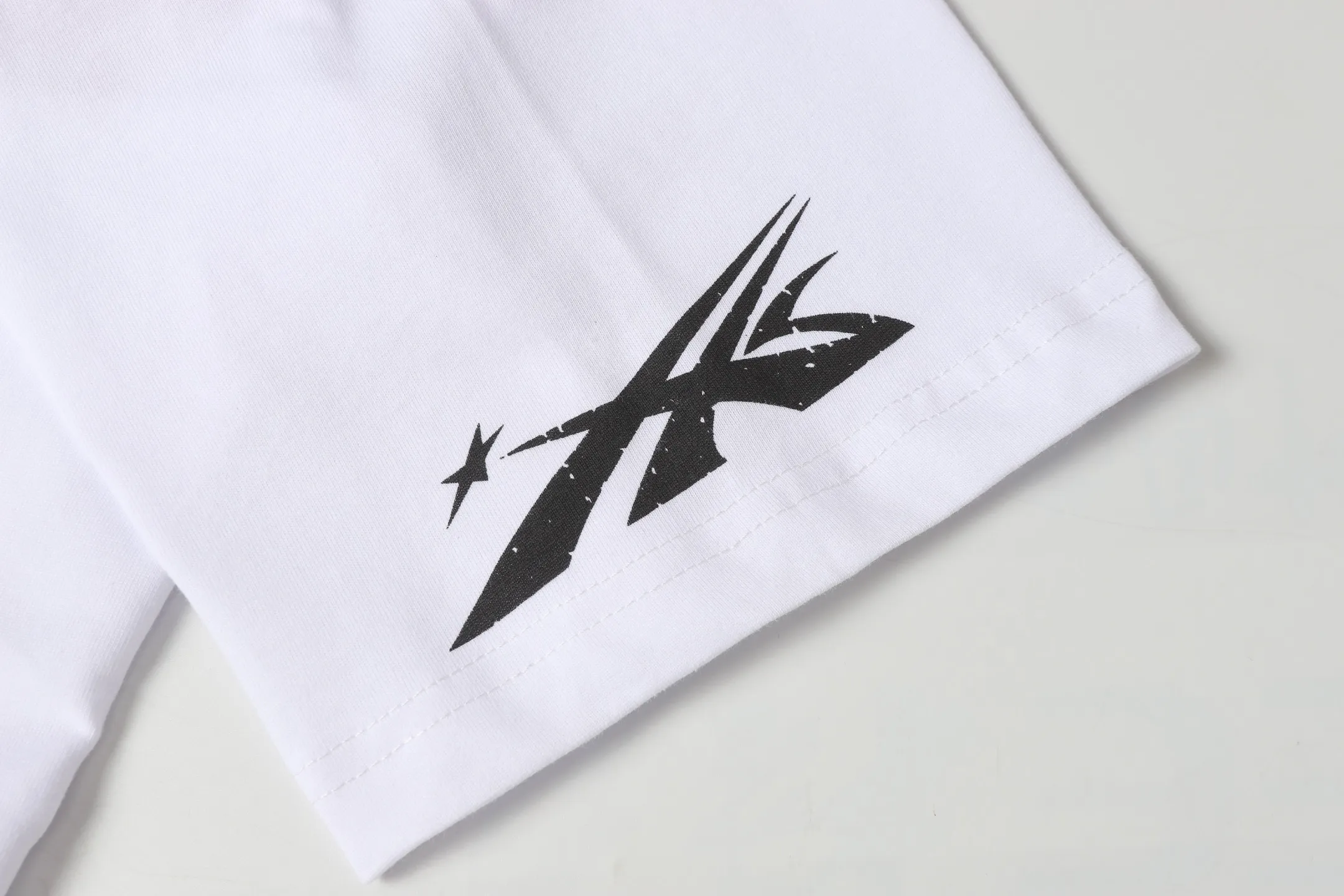 P108 Real-stock Hellstar Cross-border European and American style, street fashion brand pure cotton T-shirt Fabric (fabric): 32 pieces of 240g heavy combed double yarn pure cotton Size (size): S-M- L- X L Color (colour): white