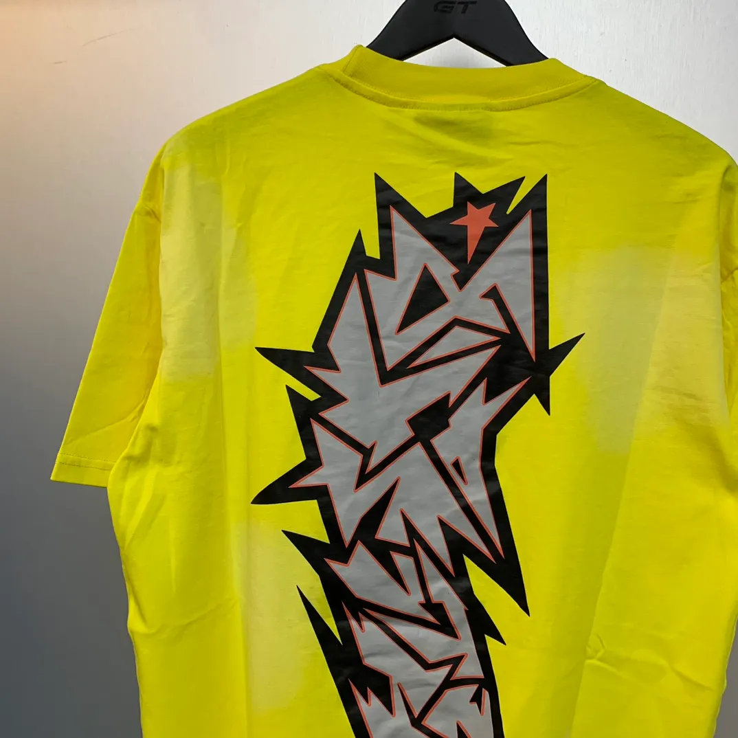 P126 Hellstar Studios Short Sleeve Tee Shirt Spray Horse T-shirt Short Sleeve The new hot beauty trend Hellstar!  Standard beauty and trendy workmanship, original customization (fabric, pattern, printing, hang tag, main mark, etc.), exaggerated style, explosive style, dare to break through tradition, bring adventurous new fashion experience!   YoungBoy, the most popular rapper in the youth circle, has shot a lot of models for him, and celebrities such as Dababy and Swae Lee frequently get dressed!  color: yellow, green, red Size: S, M, L, XL