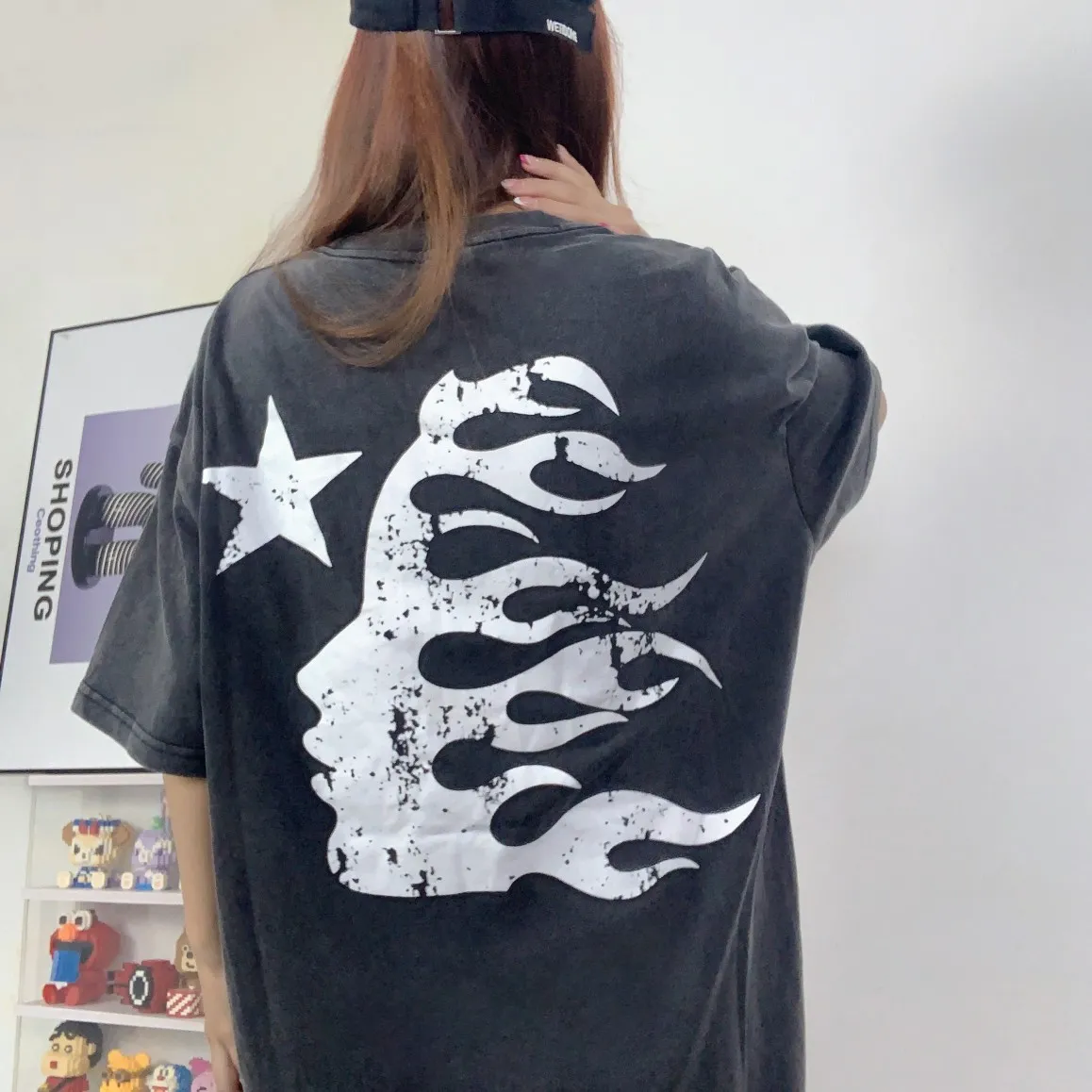 P134 Hellstar Rodman Tee short-sleeved T-shirt The new hot trendy Hellstar! Standard beauty and trendy workmanship, original customization (fabric, pattern, printing, hang tag, main mark, etc.), exaggerated style, explosive style, dare to break through tradition, bring adventurous new fashion experience!   YoungBoy, the most popular rapper in the youth circle, has shot a lot of models for him, and celebrities such as Dababy and Swae Lee frequently get dressed!   color: Vintage Black (washed black) size: S, M, L, XL