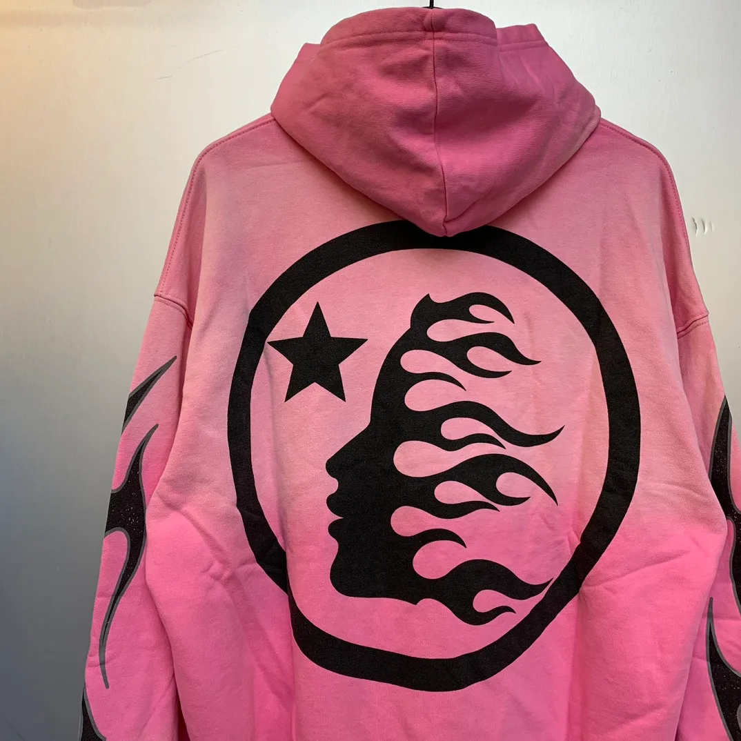 P240 HELLSTAR STUDIOS ZIP HOODIE American fashion classic logo printed washed hoodie sweatshirt cardigan jacket Newly popular American fashion Hellstar!  Standard beauty and trendy workmanship, original customization (fabric, pattern, printing, hang tag, main mark, etc.), exaggerated style, explosive style, dare to break through tradition, bring adventurous new fashion experience!   YoungBoy, the most popular rapper in the youth circle, has shot a lot of models for him, and celebrities such as Dababy and Swae Lee frequently get dressed!  color: pink Size: S, M, L, XL