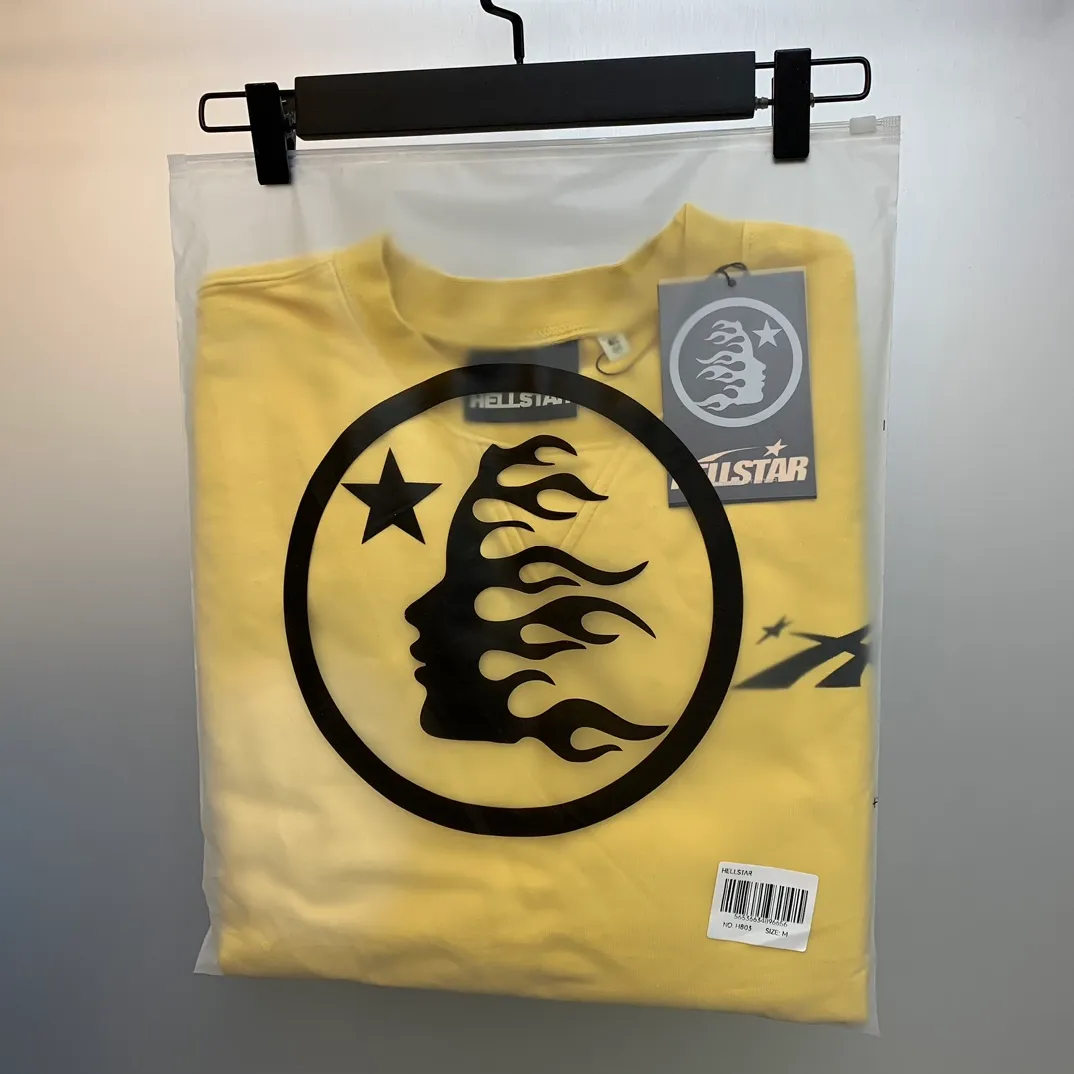 P210 Hellstar Studios Sports Hoodie New trendy brand distressed spray horse turtleneck sweatshirt color (color): yellow Size (size): S, M, L, XL
