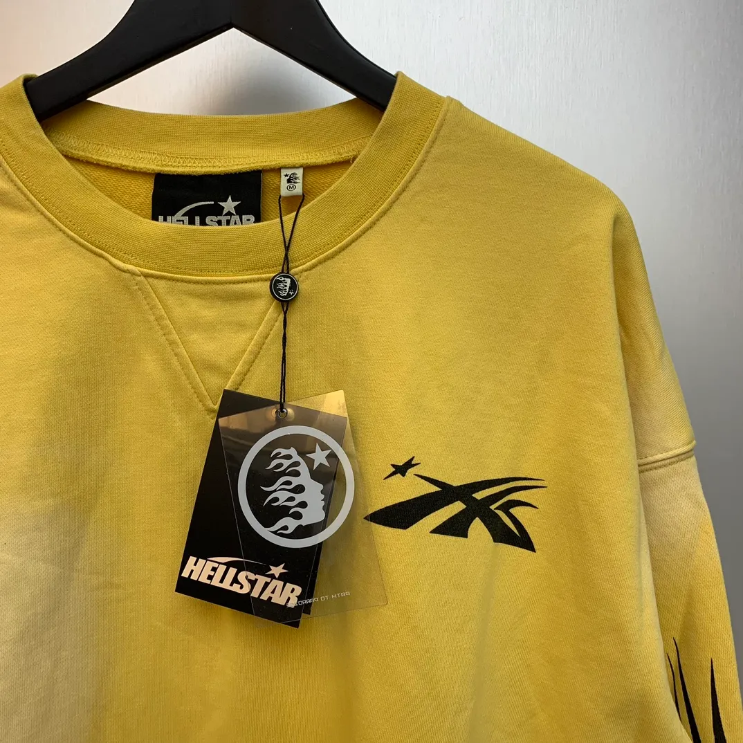 P210 Hellstar Studios Sports Hoodie New trendy brand distressed spray horse turtleneck sweatshirt color (color): yellow Size (size): S, M, L, XL