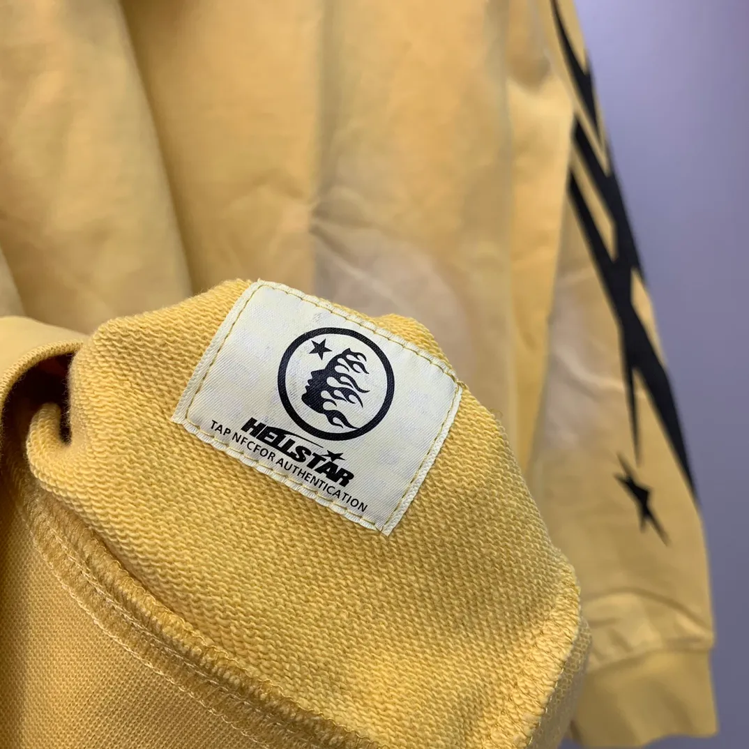 P210 Hellstar Studios Sports Hoodie New trendy brand distressed spray horse turtleneck sweatshirt color (color): yellow Size (size): S, M, L, XL