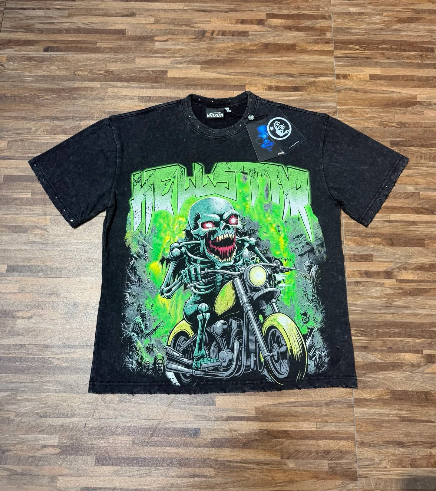 P134 Hellstar/Hell Star (actual shot) Craftsmanship: Washed retro whole piece worn + handmade gun beads + high-definition digital cross-border European and American style street brand pure cotton T-shirt Fabric (fabric): 32 pieces of 250g washed and combed double yarn pure cotton Size (size): S-M- L- X L Color (colour): Washed black