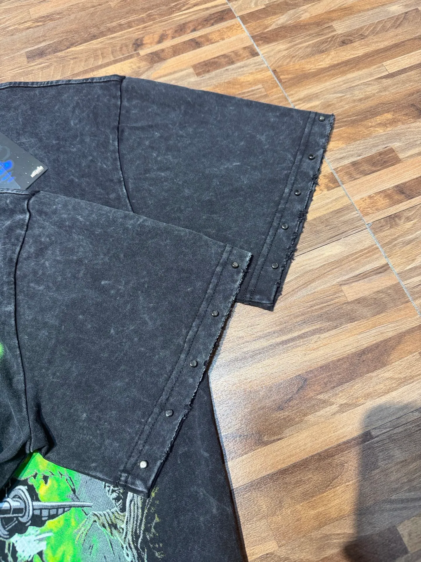 P134 Hellstar/Hell Star (actual shot) Craftsmanship: Washed retro whole piece worn + handmade gun beads + high-definition digital cross-border European and American style street brand pure cotton T-shirt Fabric (fabric): 32 pieces of 250g washed and combed double yarn pure cotton Size (size): S-M- L- X L Color (colour): Washed black