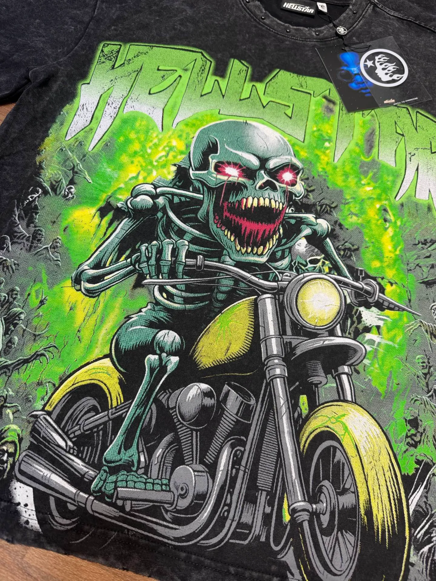 P134 Hellstar/Hell Star (actual shot) Craftsmanship: Washed retro whole piece worn + handmade gun beads + high-definition digital cross-border European and American style street brand pure cotton T-shirt Fabric (fabric): 32 pieces of 250g washed and combed double yarn pure cotton Size (size): S-M- L- X L Color (colour): Washed black