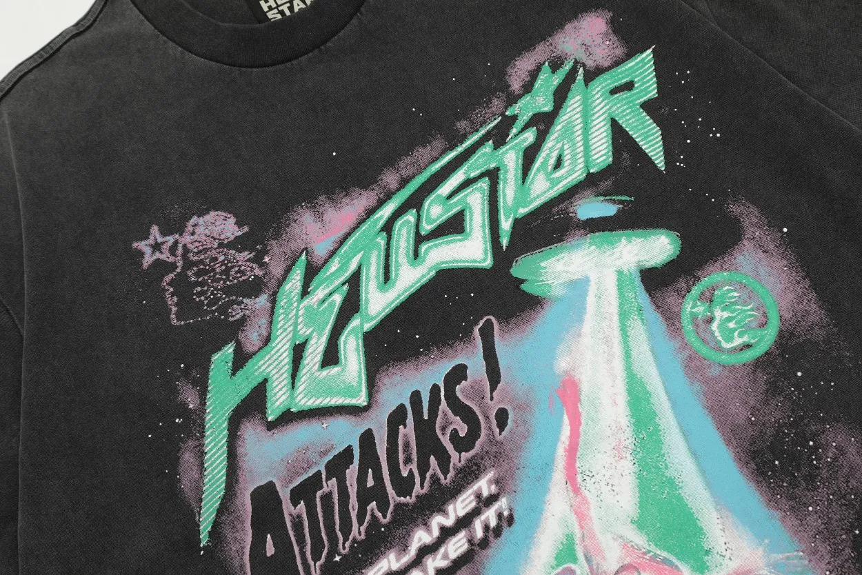 P134 Hellstar Attacks T-Shirt Short-sleeved T-shirt The new hot beauty trend Hellstar!  Standard beauty and trendy workmanship, original customization (fabric, pattern, printing, hang tag, main mark, etc.), exaggerated style, explosive style, dare to break through tradition, bring adventurous new fashion experience!  YoungBoy, the most popular rapper in the youth circle, has shot a lot of models for him, and celebrities such as Dababy and Swae Lee frequently get dressed!  color: Vintage Black (washed black) size: S, M, L, XL