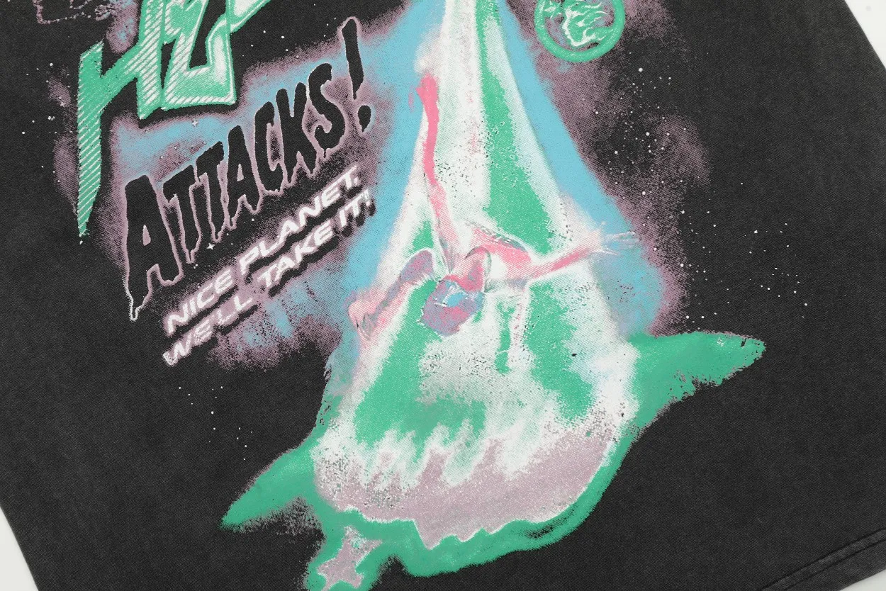 P134 Hellstar Attacks T-Shirt Short-sleeved T-shirt The new hot beauty trend Hellstar!  Standard beauty and trendy workmanship, original customization (fabric, pattern, printing, hang tag, main mark, etc.), exaggerated style, explosive style, dare to break through tradition, bring adventurous new fashion experience!  YoungBoy, the most popular rapper in the youth circle, has shot a lot of models for him, and celebrities such as Dababy and Swae Lee frequently get dressed!  color: Vintage Black (washed black) size: S, M, L, XL