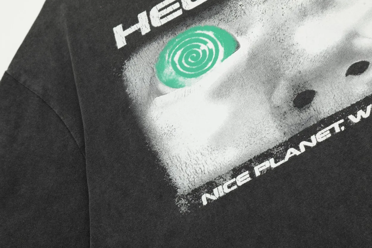 P134 Hellstar Attacks T-Shirt Short-sleeved T-shirt The new hot beauty trend Hellstar!  Standard beauty and trendy workmanship, original customization (fabric, pattern, printing, hang tag, main mark, etc.), exaggerated style, explosive style, dare to break through tradition, bring adventurous new fashion experience!  YoungBoy, the most popular rapper in the youth circle, has shot a lot of models for him, and celebrities such as Dababy and Swae Lee frequently get dressed!  color: Vintage Black (washed black) size: S, M, L, XL