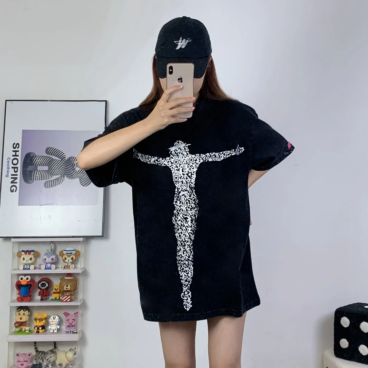 P126 Hellstar Studios QR Christ Short Sleeve Tee Shirt Washed Vintage Black Hellstar washed and distressed high-quality short-sleeved T-shirt The new hot beauty trend Hellstar! Standard beauty and trendy workmanship, original customization (fabric, pattern, printing, hang tag, main mark, etc.), exaggerated style, explosive style, dare to break through tradition, bring adventurous new fashion experience!  YoungBoy, the most popular rapper in the youth circle, has shot a lot of models for him, and celebrities such as Dababy and Swae Lee frequently get dressed!  color: Vintage Black (washed black) size: S, M, L, XL