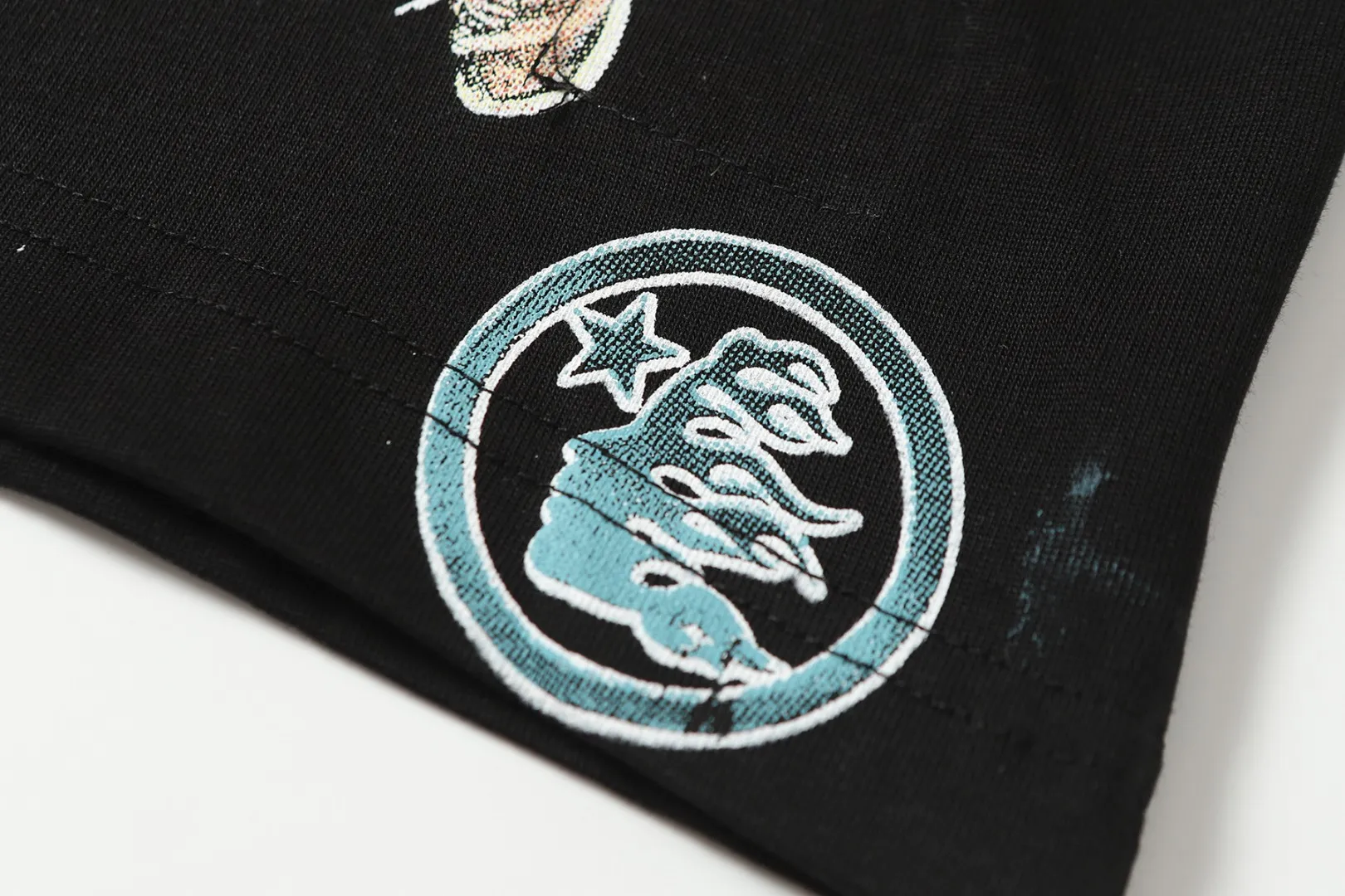 P140 Real-stock Hellstar Cross-border European and American style/street fashion brand pure cotton long-sleeved T-shirt Fabric (fabric): High-density 26-count 270-gram heavy combed double yarn pure cotton Size (size): S-M- L- X L Color (colour): Active black/apricot 👉