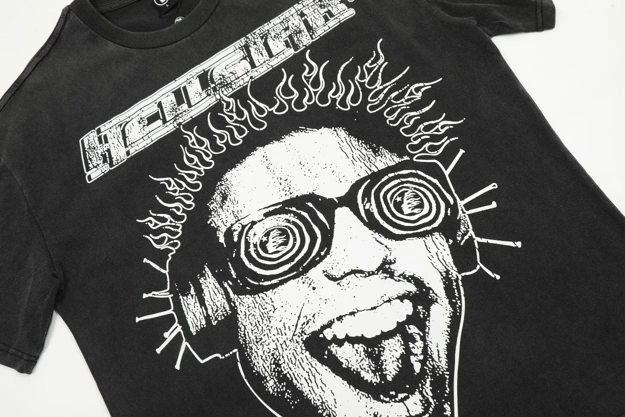 P126 Hellstar Studios Rage Short Sleeve Tee Shirt Hellstar washed and distressed short-sleeved T-shirt The new hot beauty trend Hellstar!  Standard beauty and trendy workmanship, original customization (fabric, pattern, printing, hang tag, main mark, etc.), exaggerated style, explosive style, dare to break through tradition, bring adventurous new fashion experience!  YoungBoy, the most popular rapper in the youth circle, has shot a lot of models for him, and celebrities such as Dababy and Swae Lee frequently get dressed!  color: Vintage Black (washed black) size: S,M,L,XL